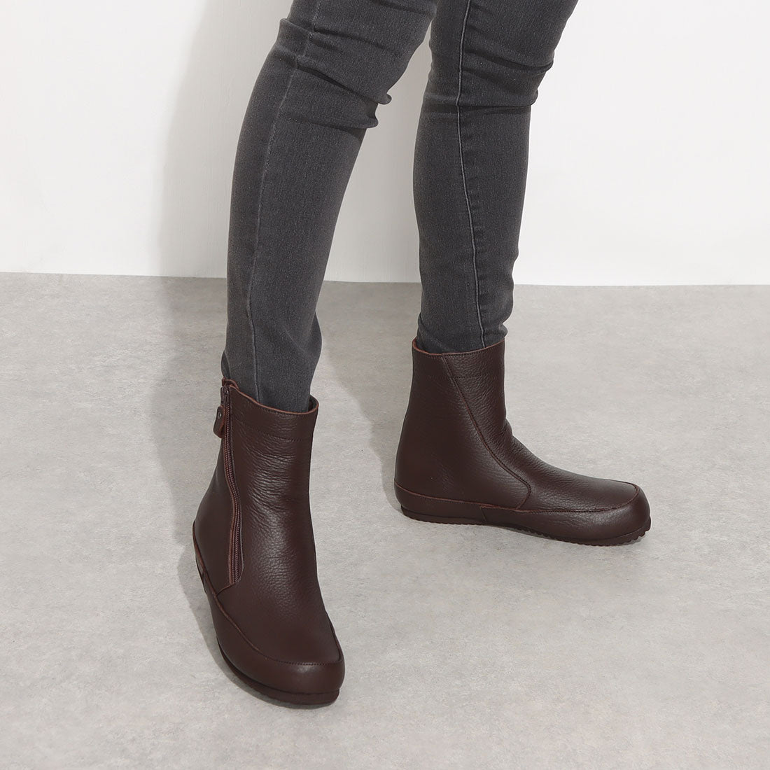 ミラスポーツ Milla sports 柔らかレザー ふかふかインヒール ファスナーデザインショートブーツ (ブラック) ブラック