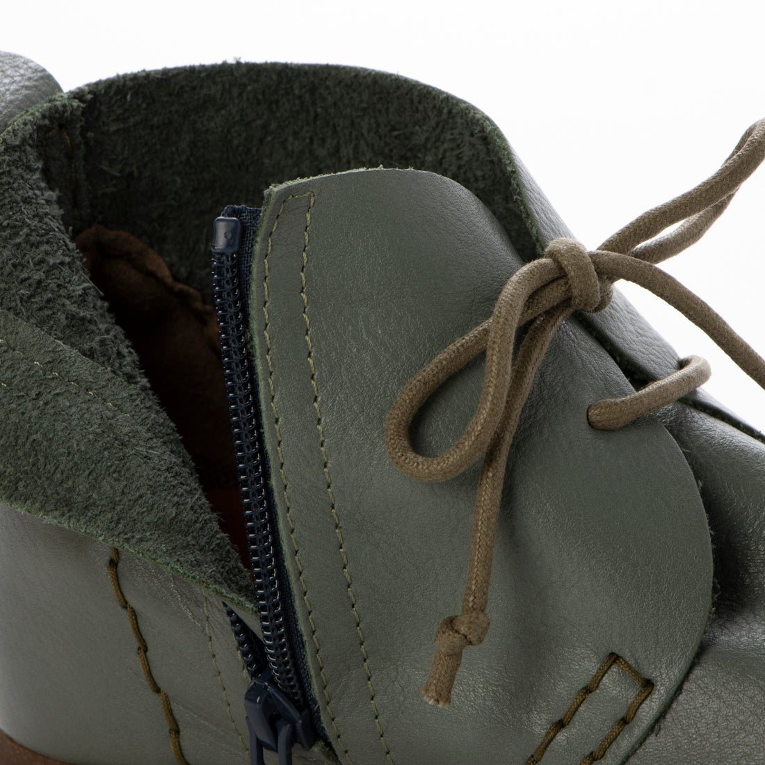 Milla sports: Clean and comfortable 4E casual wedge shoes