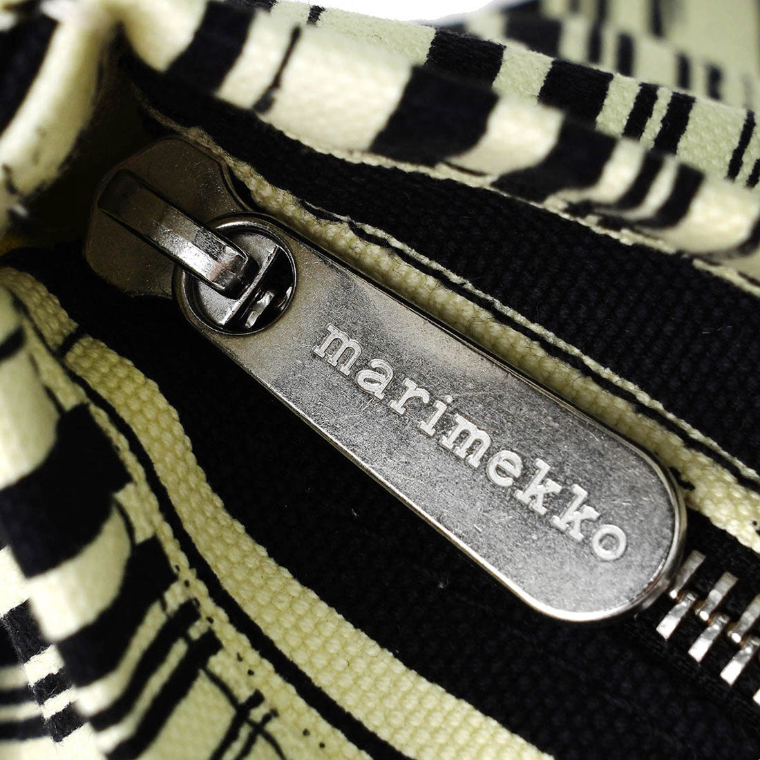 マリメッコ marimekko ショルダーバッグ モノ ミニ クロスボディ シルエット ショルダーバッグ 093280 290 LIGHT YELLOW/BLACK