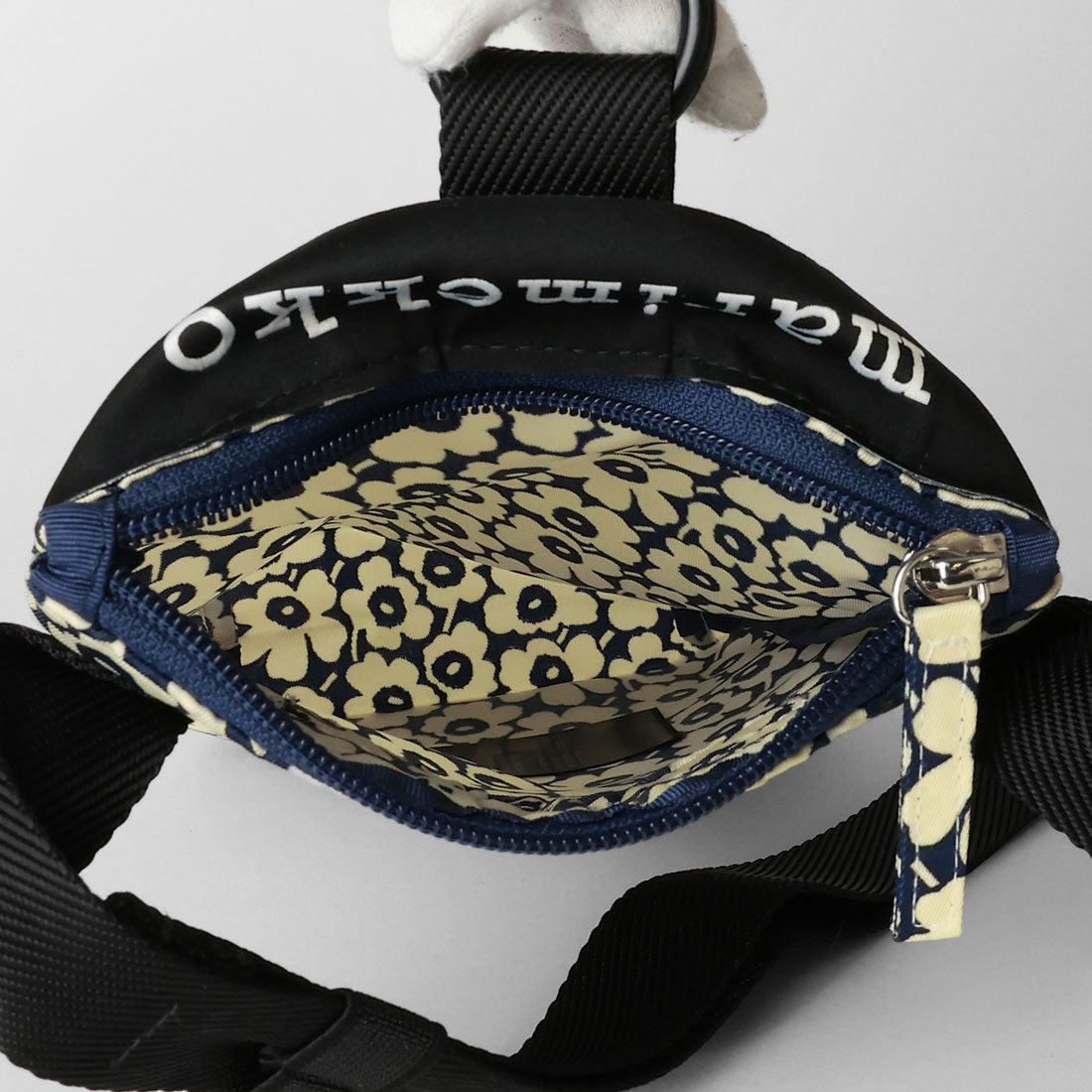 マリメッコ marimekko ショルダーバッグ ウニッコ NEAT PHONE POCKET 094571 858 (ダークネイビー/オフホワイト) ダークネイビー/オフホワイト