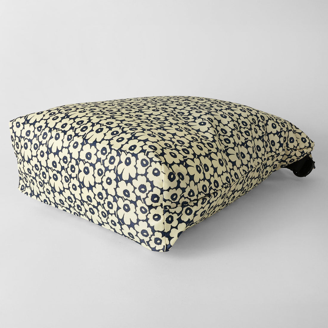 マリメッコ marimekko トートバッグ ウニッコ NEAT CROSSBODY M 094575 858 (ダークネイビー/オフホワイト) ダークネイビー/オフホワイト