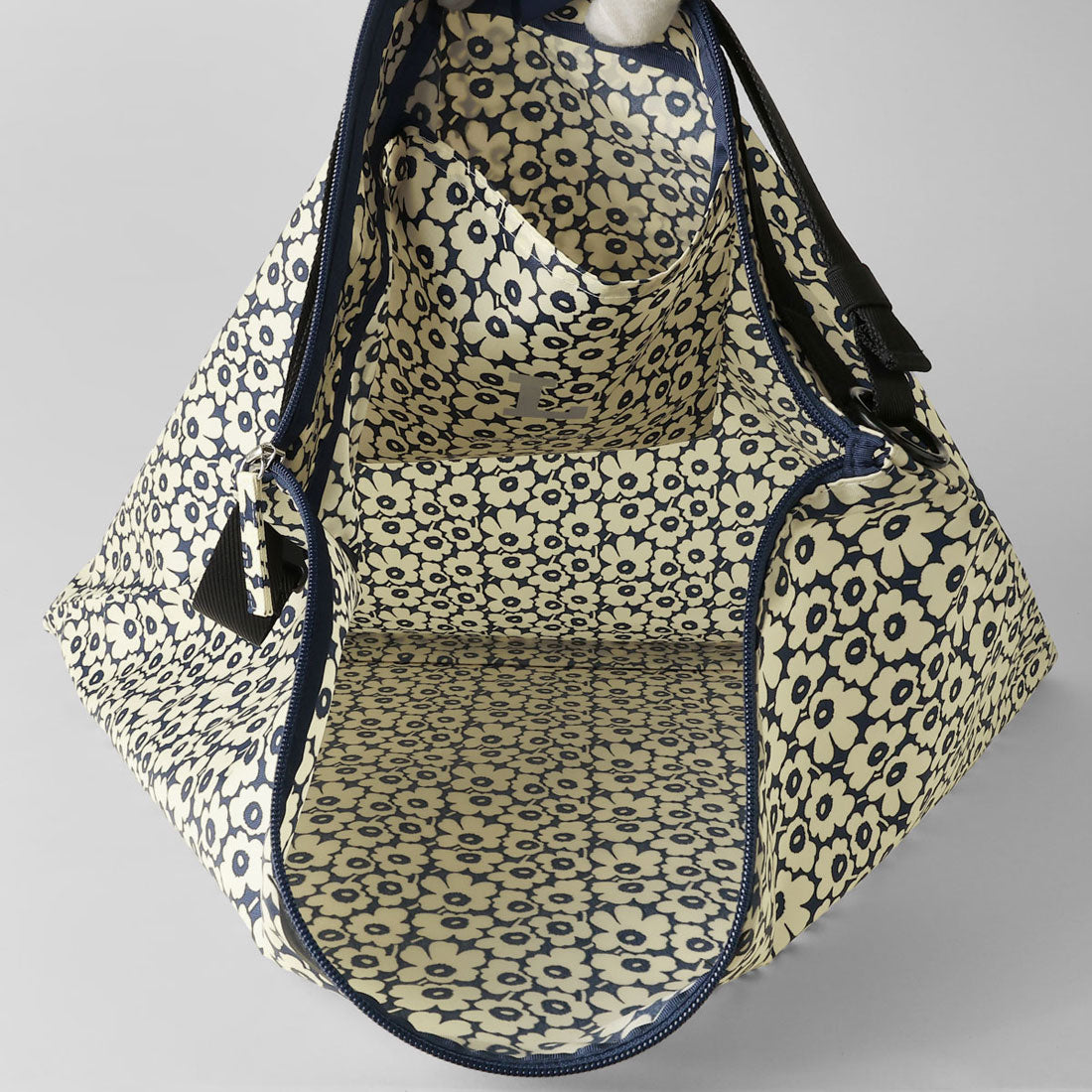 マリメッコ marimekko トートバッグ ウニッコ NEAT CROSSBODY L 094577 858 (ダークネイビー/オフホワイト) ダークネイビー/オフホワイト
