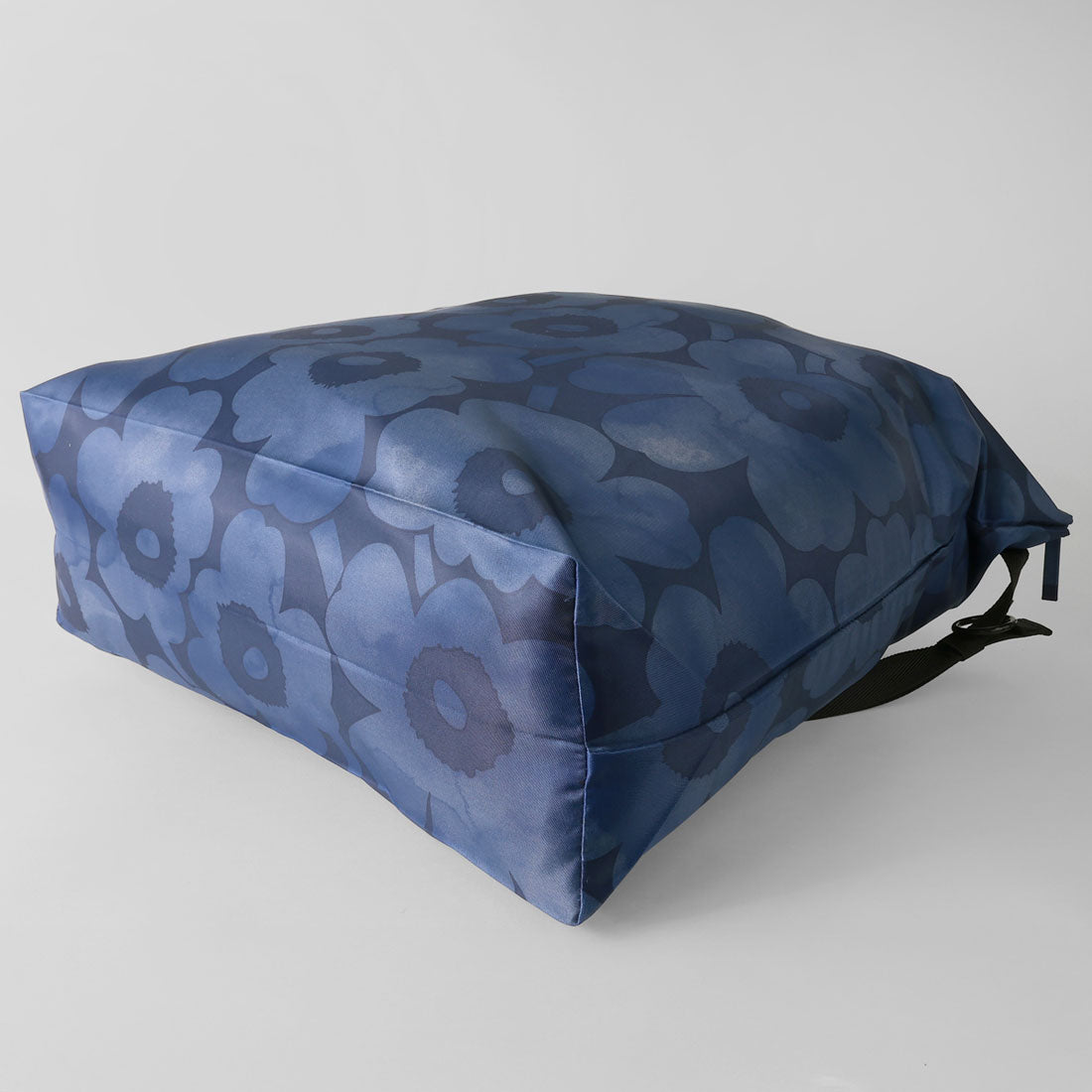 マリメッコ marimekko トートバッグ ウニッコ NEAT CROSSBODY L 094576 828 (ダークブルー/ブルー) ダークブルー/ブルー