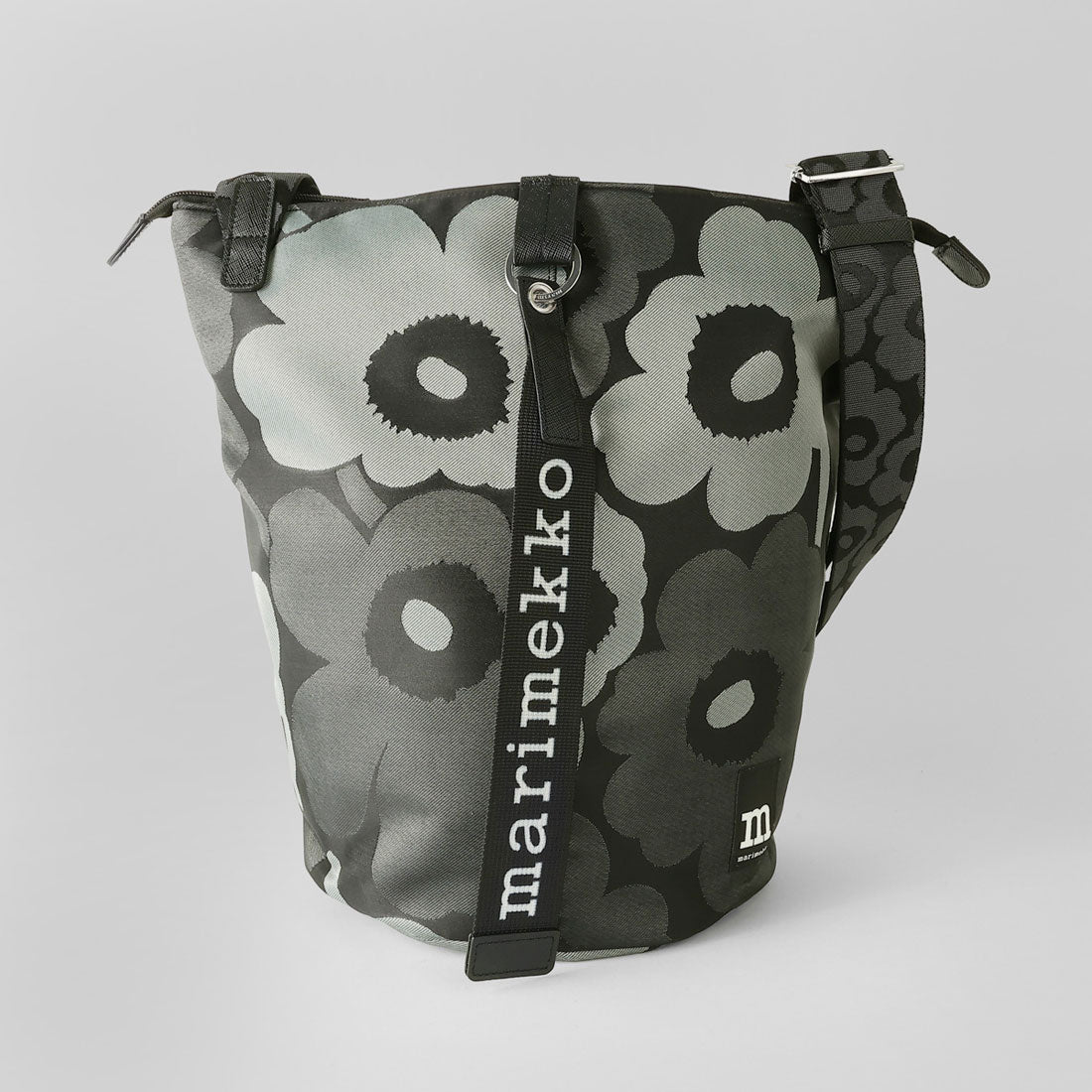 マリメッコ marimekko ショルダーバッグ ウニッコ ALL DAY BUCKET 094636 990 (グレー/ダークグレー/ブラック) グレー/ダークグレー/ブラック