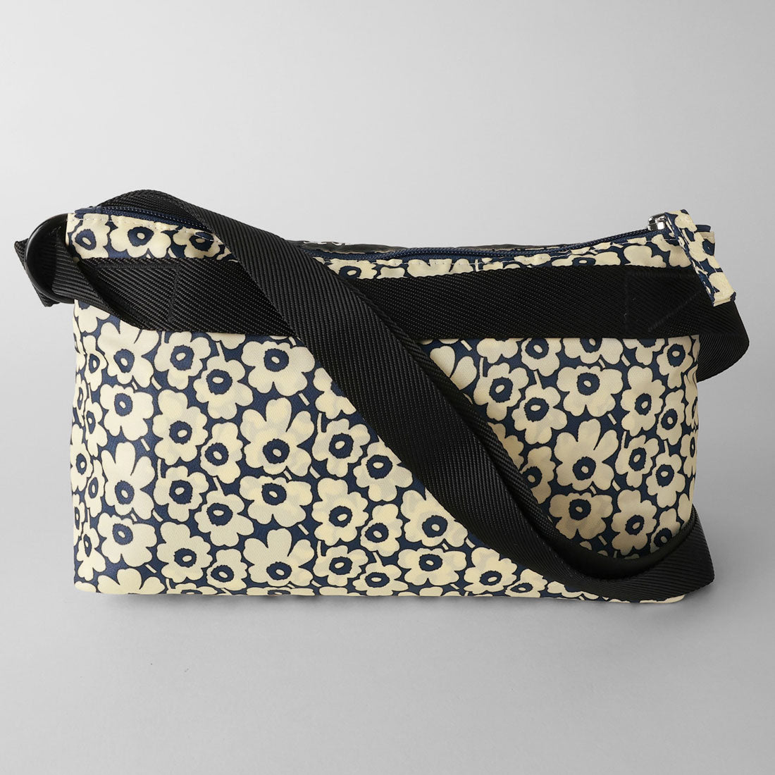 マリメッコ marimekko ショルダーバッグ ウニッコ NEAT CROSSBODY S 094573 858 (ダークネイビー/オフホワイト) ダークネイビー/オフホワイト