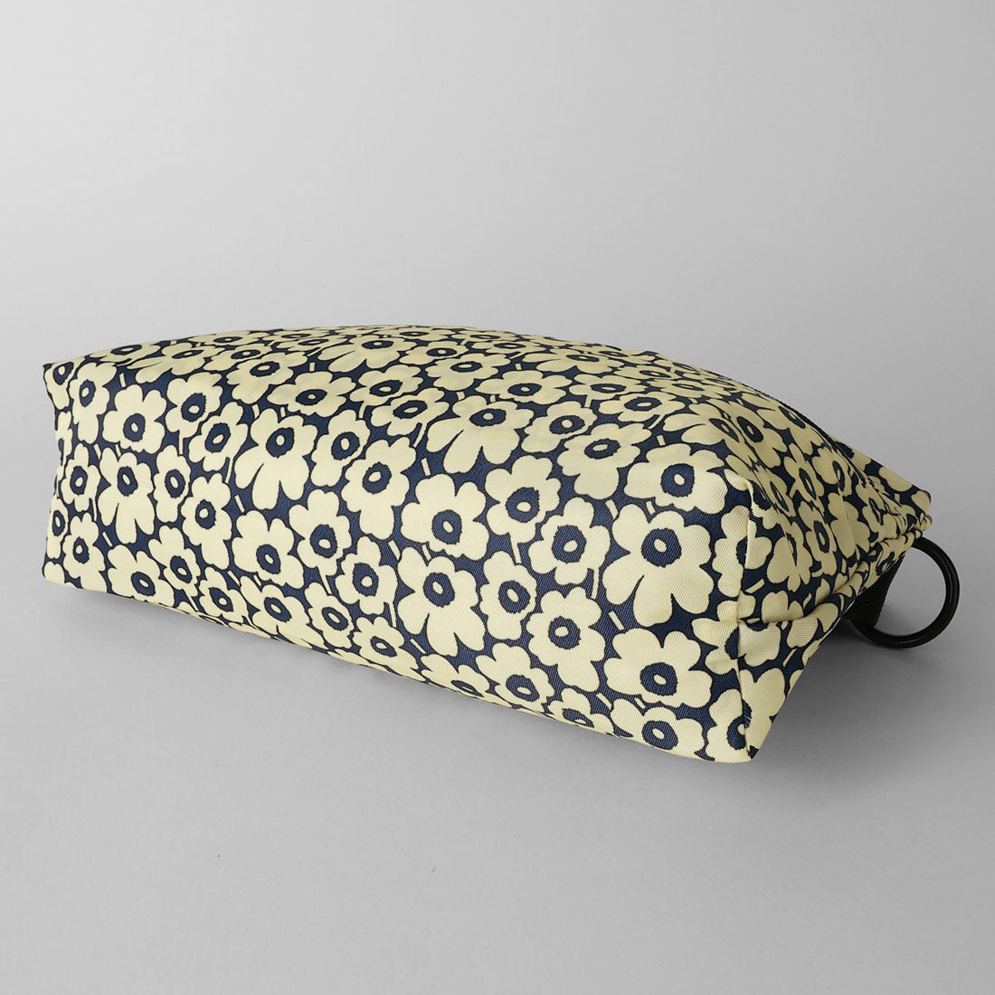 マリメッコ marimekko ショルダーバッグ ウニッコ NEAT CROSSBODY S 094573 858 (ダークネイビー/オフホワイト) ダークネイビー/オフホワイト