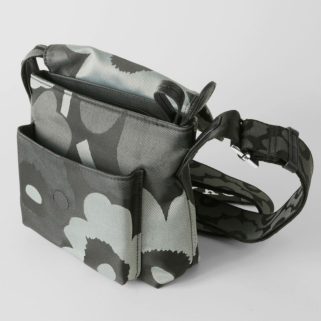 マリメッコ marimekko ショルダーバッグ ウニッコ MINI MESSENGER 094808 990 (グレー/ダークグレー/ブラック) グレー/ダークグレー/ブラック