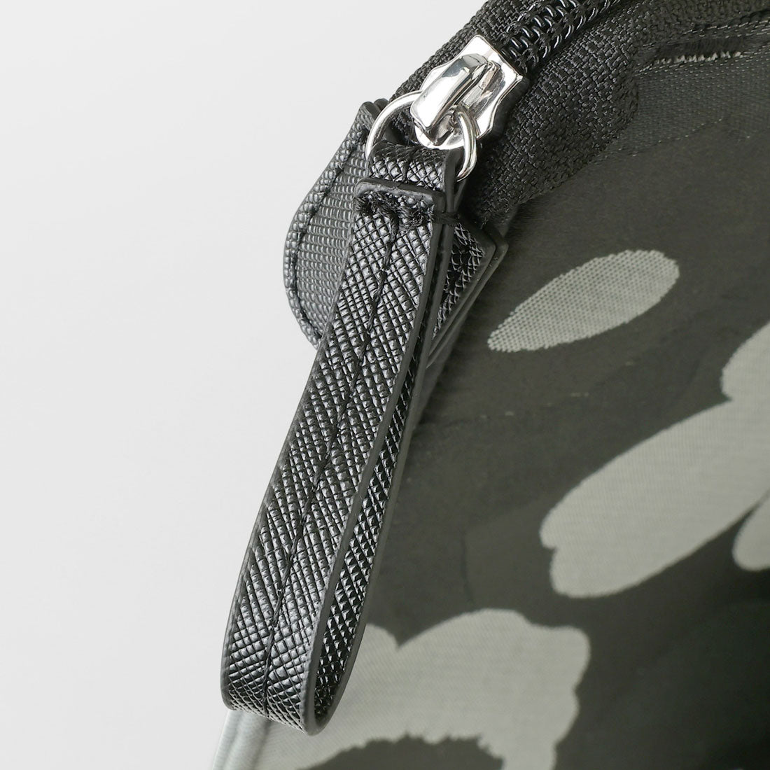 マリメッコ marimekko ラップトップスリーブ ウニッコ SLEEVE 15 094813 990 (グレー/ダークグレー/ブラック) グレー/ダークグレー/ブラック