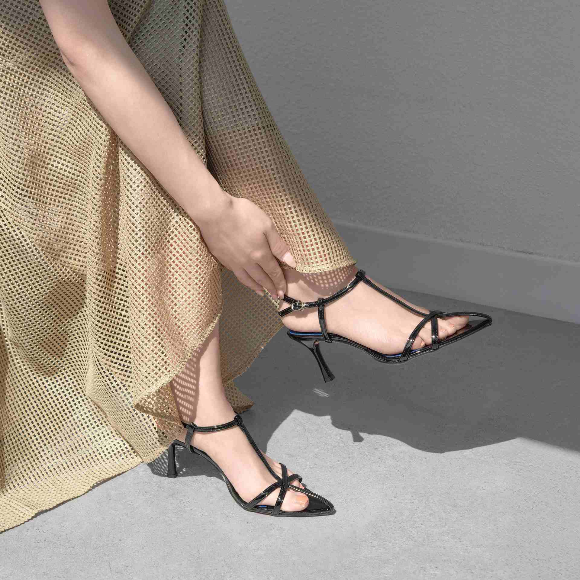 マミアン mamian 7.0cm ポインテッドトゥTストラップサンダル/m65107 (ブラックE) ブラックE