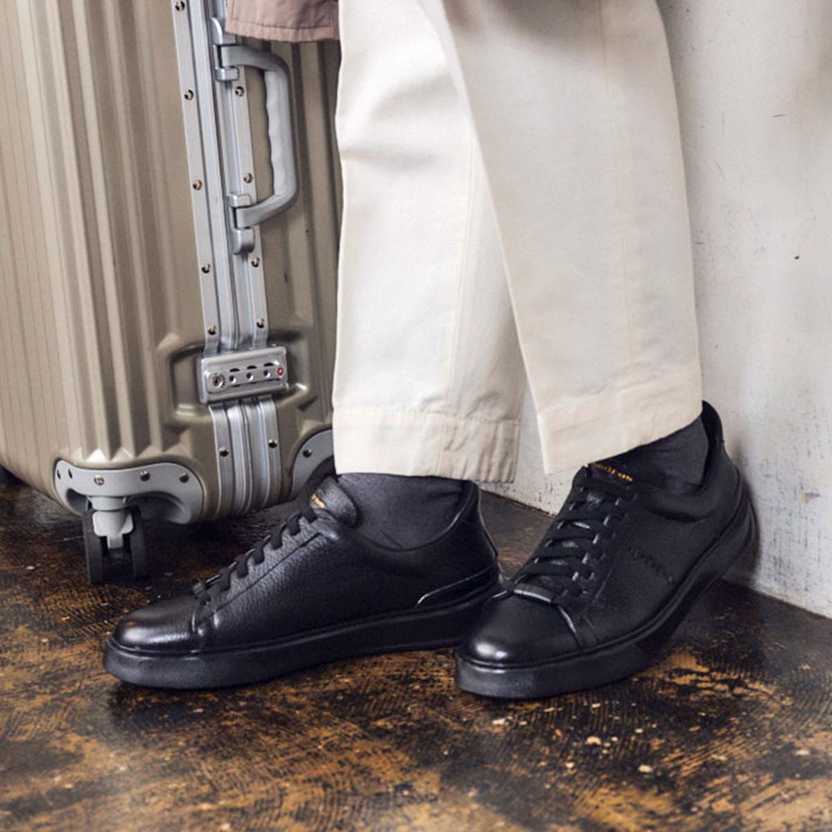 Just by wearing them, 'Fatigue Recovery' madras recovery shoes with meta insole equipped casual leather sneakers M594MT