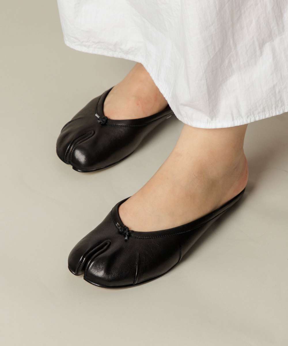 フラットシューズ Maison Margiela SS25 TABI DANCER (S39WZ0105 P6378T1003) Maison Margiela: Women's Tabi Elastic Band Mule Ballet Shoe