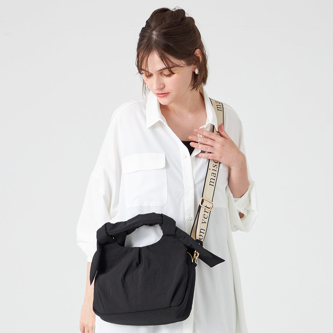 メゾンヴェール maison vert 【撥水】リボンフワフワ2WAYトート (ブラック) ブラック