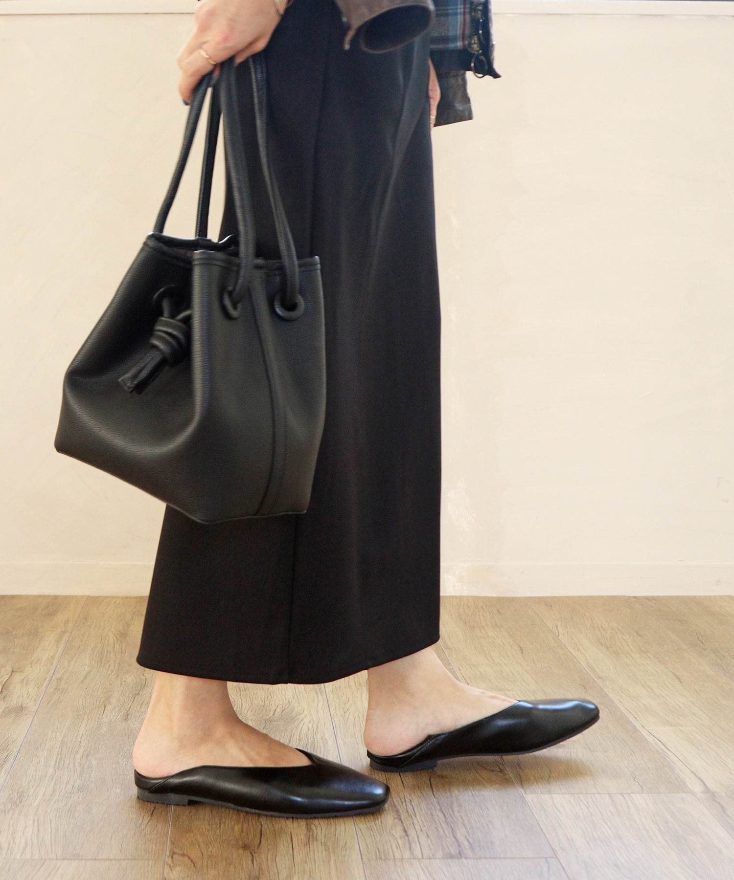 馬修女孩 masyugirl 【4E寬版・大尺碼】方頭V切平底鞋