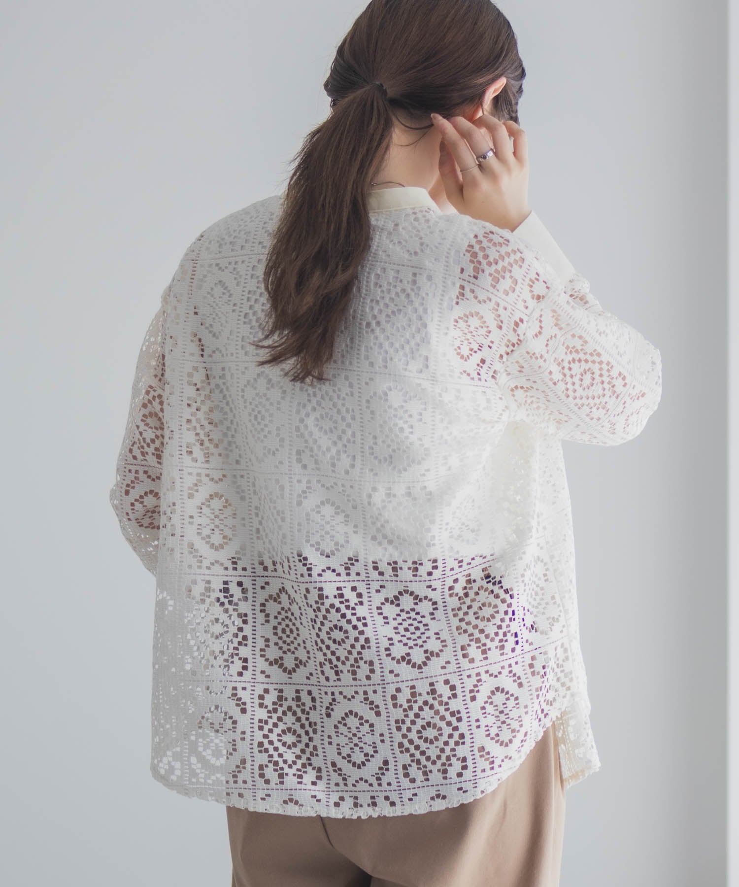 マックハウス Mac-House クロシェライクレース羽織ノーカラーシャツ (アイボリー) アイボリー