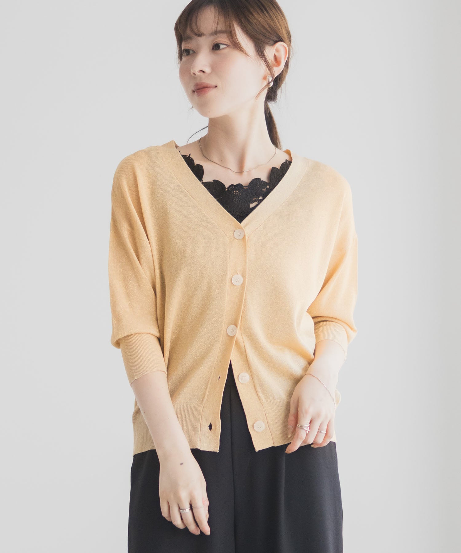 マックハウス Mac-House ラメVネックカーディガン (グレージュ) グレージュ