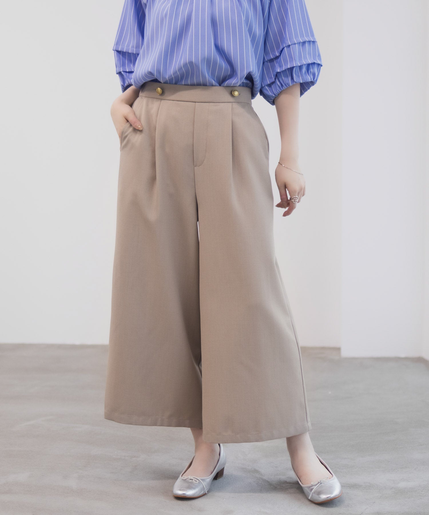 マックハウス Mac-House 釦付きワイドクロップドパンツ (ベージュ) ベージュ