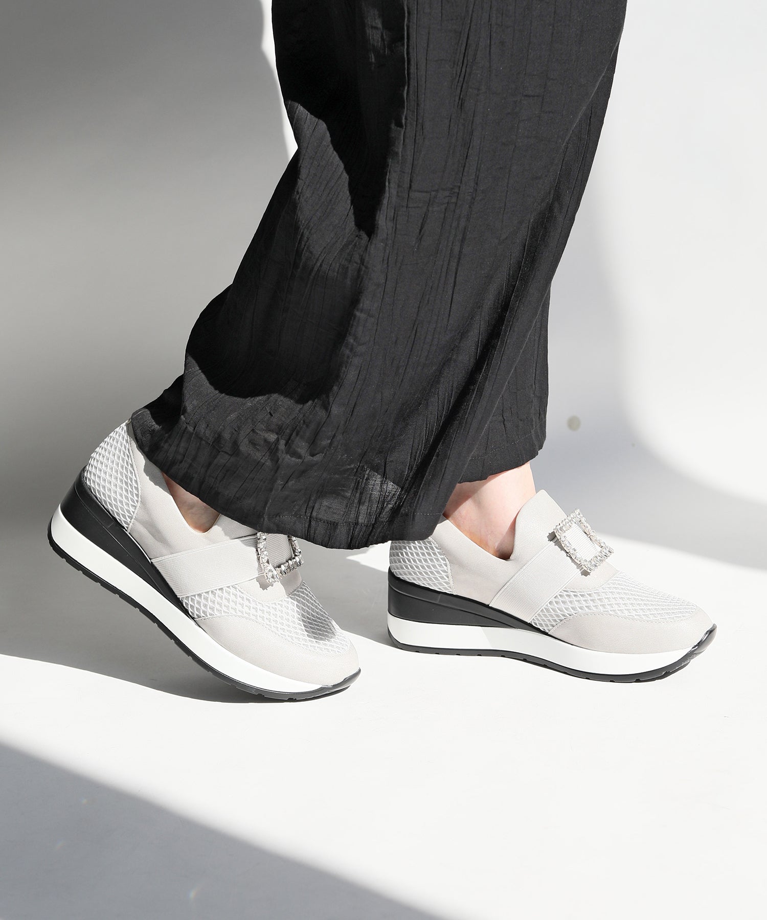 マリカ MARIKA 4Eビジューバックル厚底スニーカー (グレー) グレー