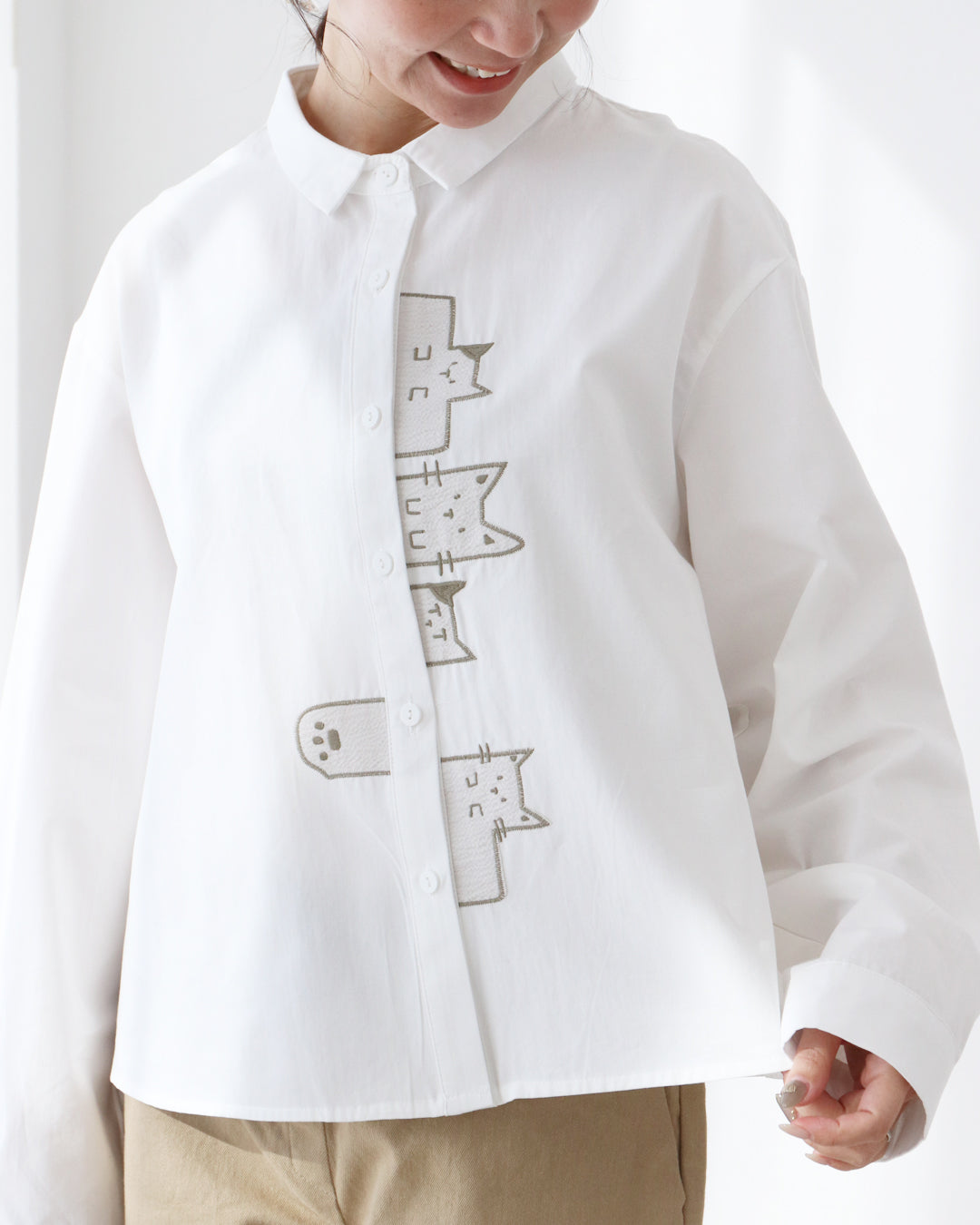 サンポクシェル sanpo kuschel ねこ、並んでます。 シャツ (ホワイト) ホワイト