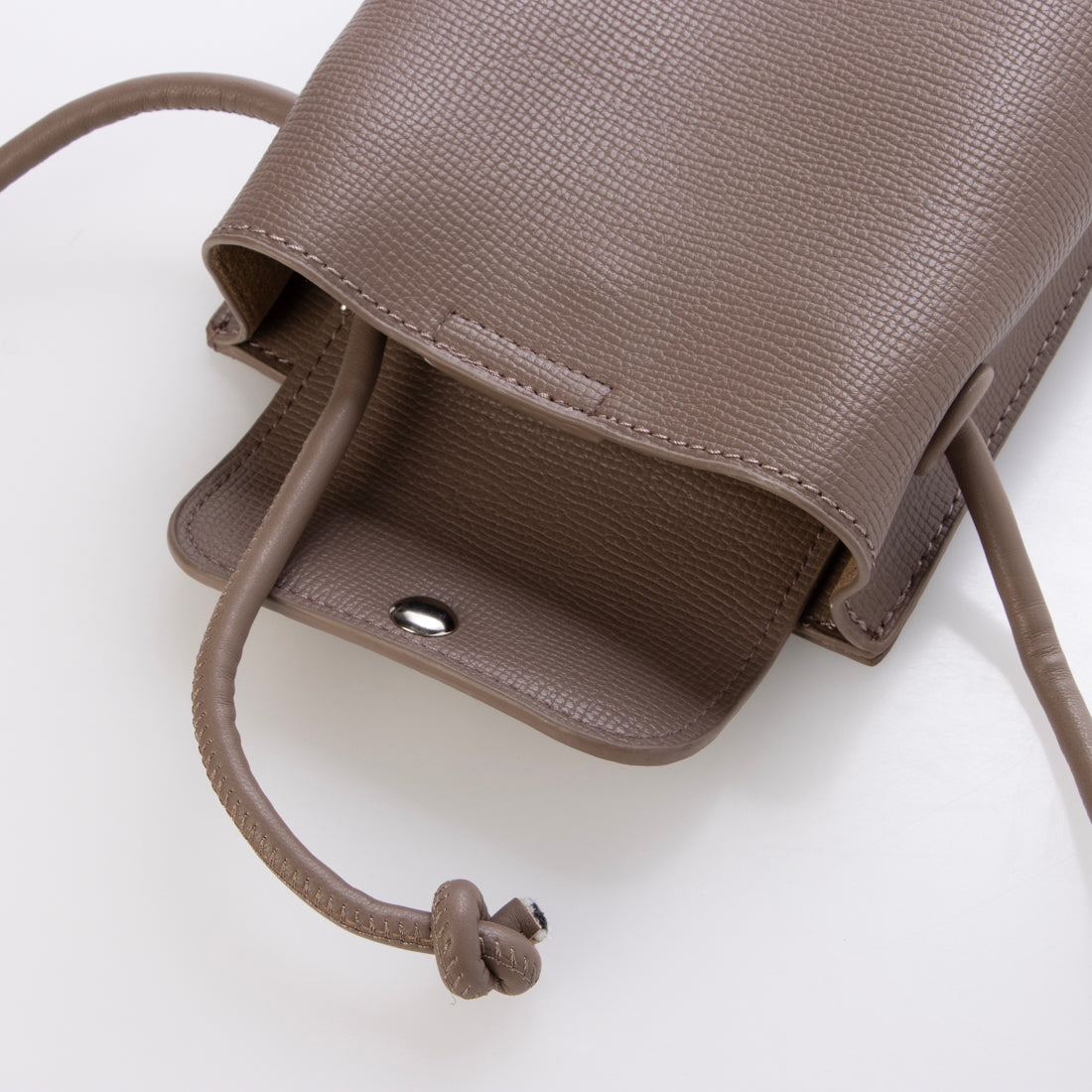 モーヴ mauve おしゃれなフォルムのスマホショルダー (モカ) モカ