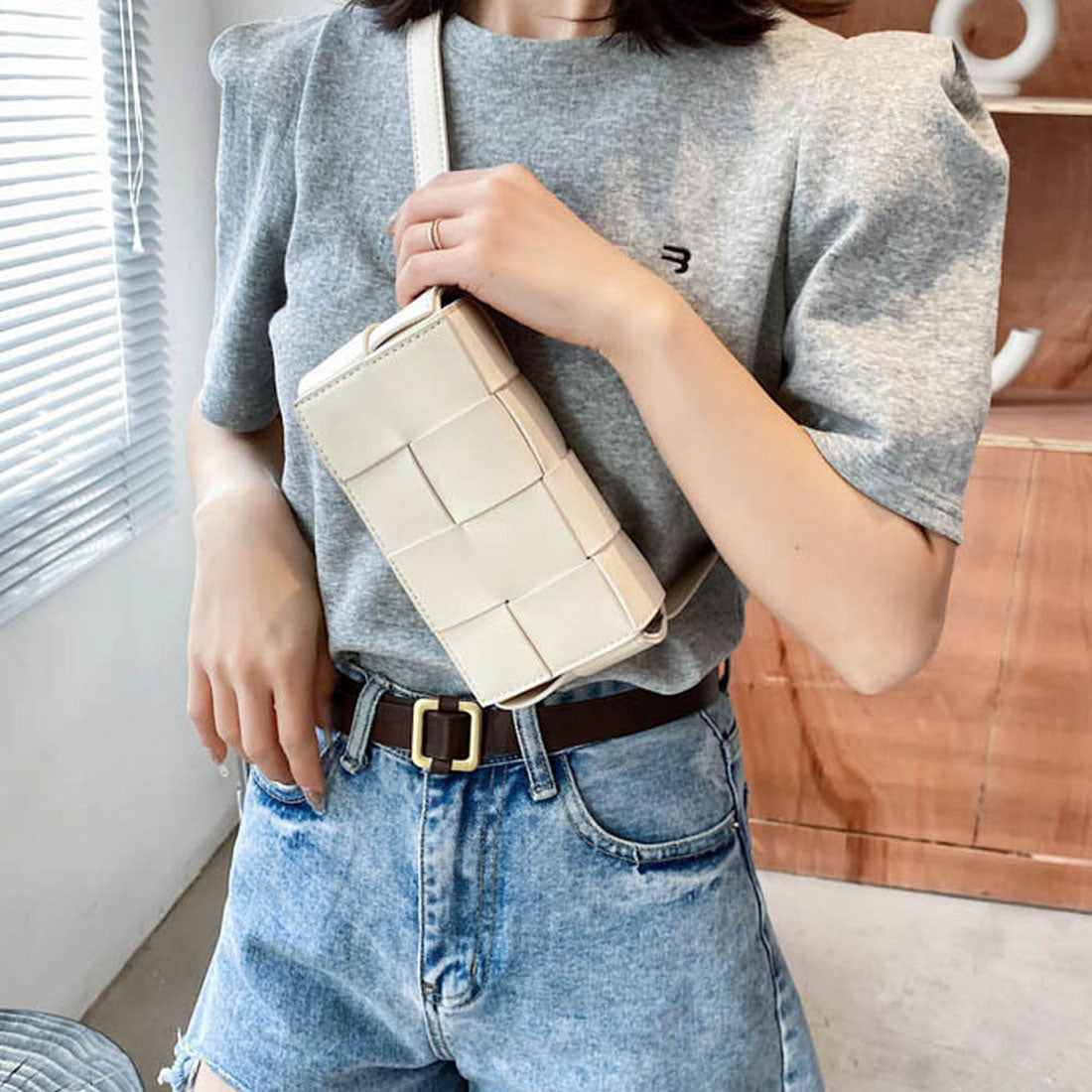 メゾンドラティール maison de LATIR 編み込みレザースクエアミニバッグ ミニショルダー(アイボリー) アイボリー