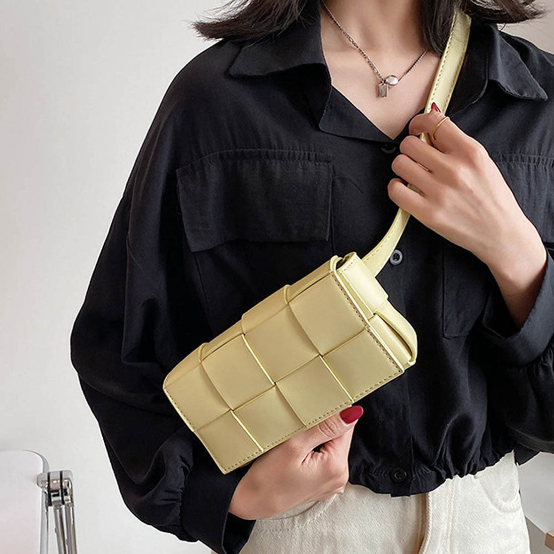 メゾンドラティール maison de LATIR 編み込みレザースクエアミニバッグ ミニショルダー(イエロー) イエロー