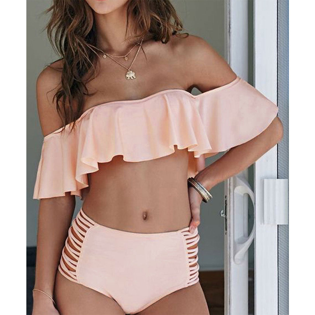メゾンドラティール maison de LATIR オフショルダーのトップスがセクシーなビキニ2点セット【返品不可商品】,ピンクベージュ