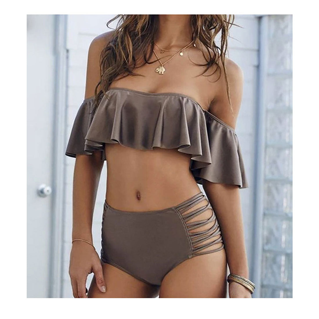 メゾンドラティール maison de LATIR オフショルダーのトップスがセクシーなビキニ2点セット【返品不可商品】