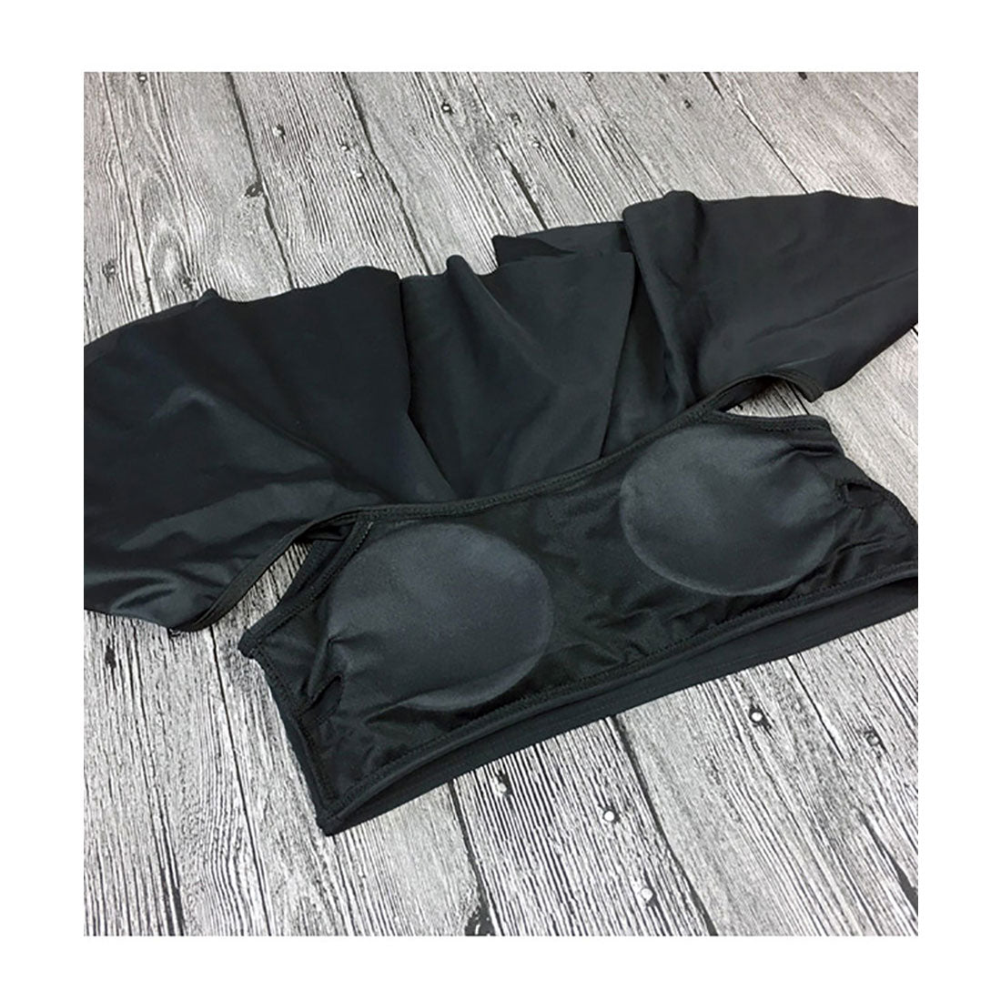 メゾンドラティール maison de LATIR オフショルダーのトップスがセクシーなビキニ2点セット【返品不可商品】