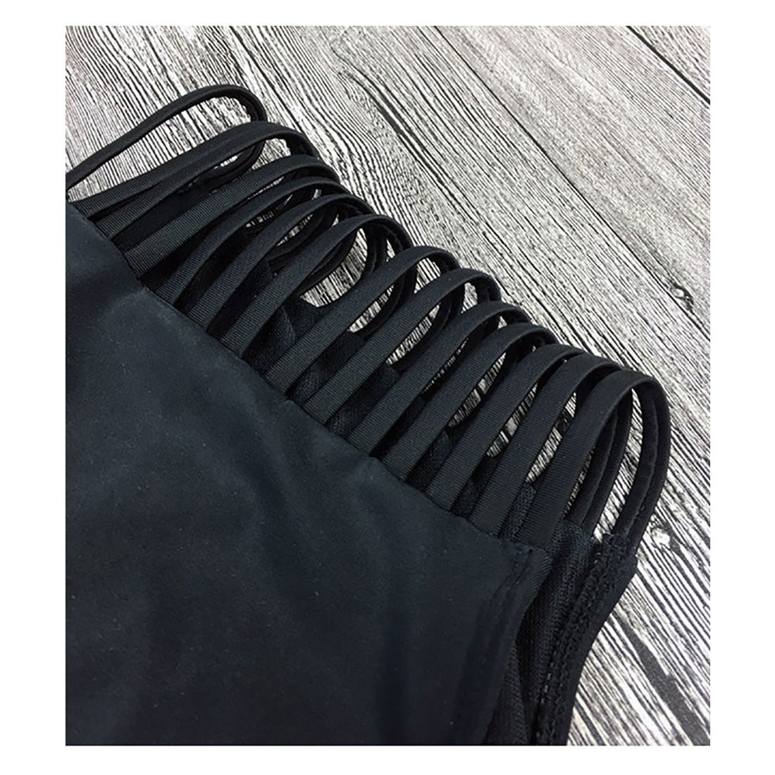 メゾンドラティール maison de LATIR オフショルダーのトップスがセクシーなビキニ2点セット【返品不可商品】