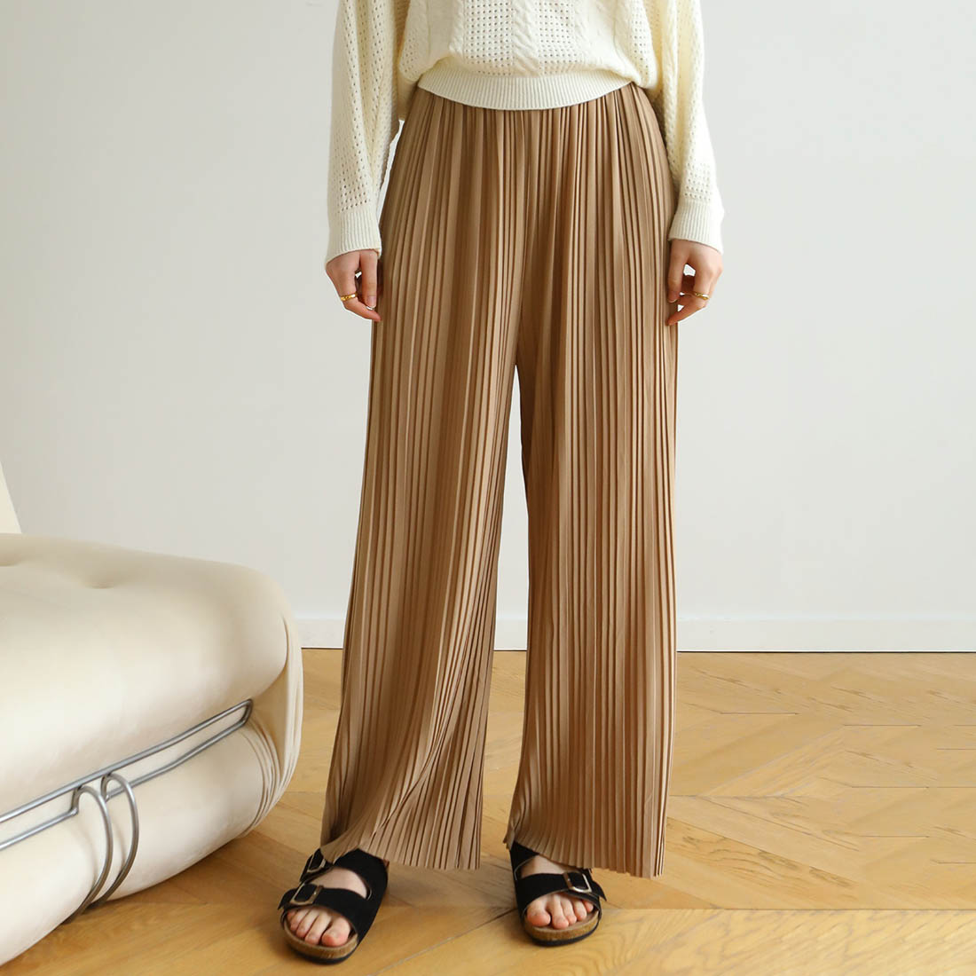 メゾンドラティール maison de LATIR 春夏に向けてサラッと冷感で快適に美脚魅せ。ウエストゴムでラフに履けるのに上品プリーツワイドパンツ (ベージュ ベージュ(ポケットあり)