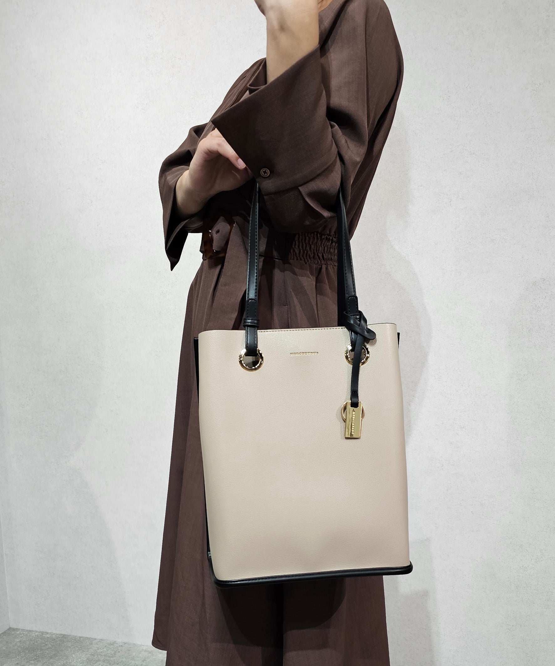 水星二人組Mercuryduo金屬孔眼垂直手提袋推送活袋垂直肩袋