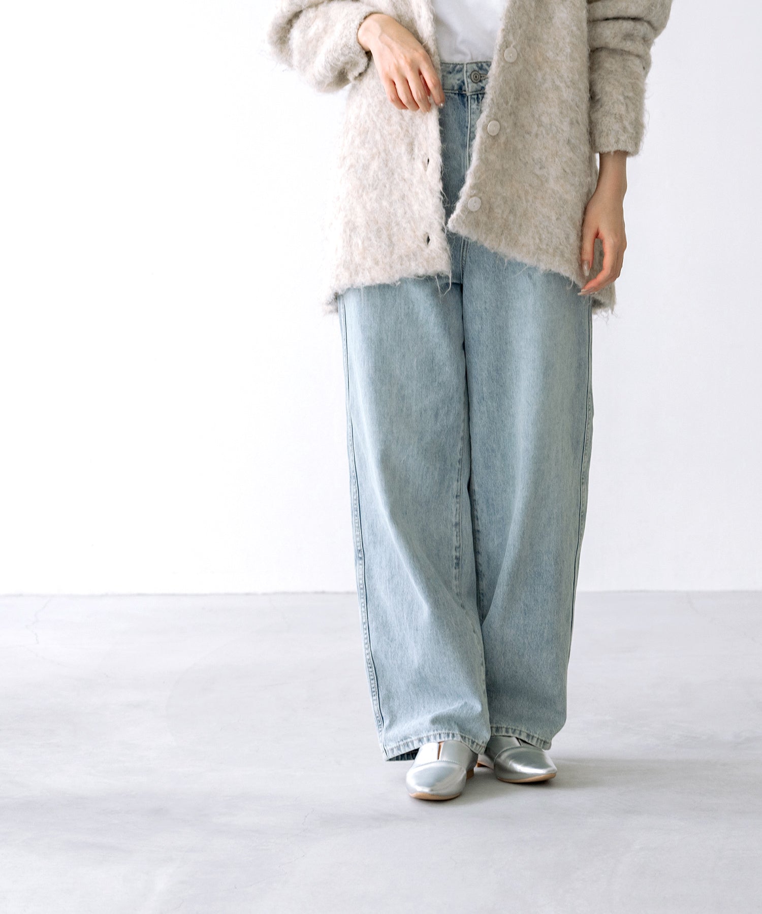 メヌエ Menue スクエアトゥ スリットカッティング フラットシューズ (1140シルバーPU) 1140シルバーPU