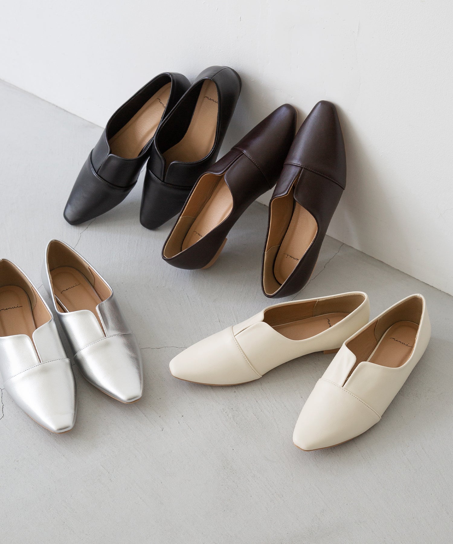 メヌエ Menue スクエアトゥ スリットカッティング フラットシューズ (1140シルバーPU) 1140シルバーPU