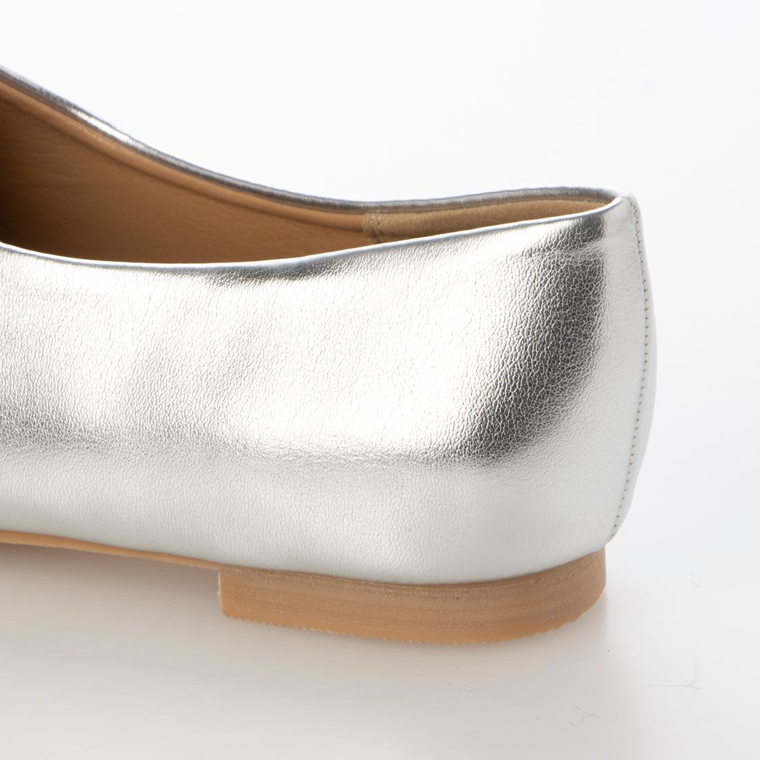 メヌエ Menue スクエアトゥ スリットカッティング フラットシューズ (1140シルバーPU) 1140シルバーPU