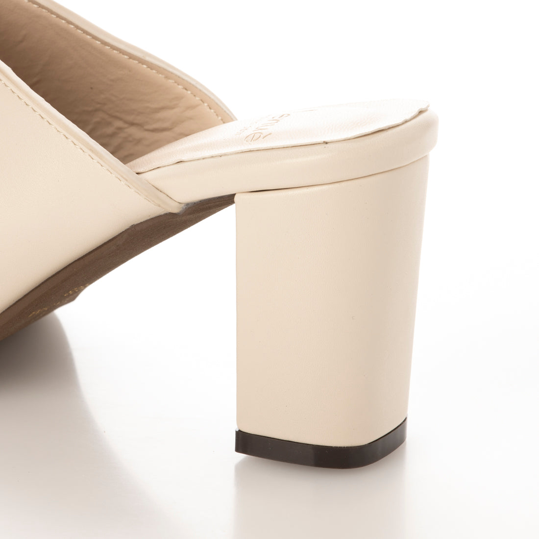 メヌエ Menue スクエアトゥセンターシーム7cmヒールミュール