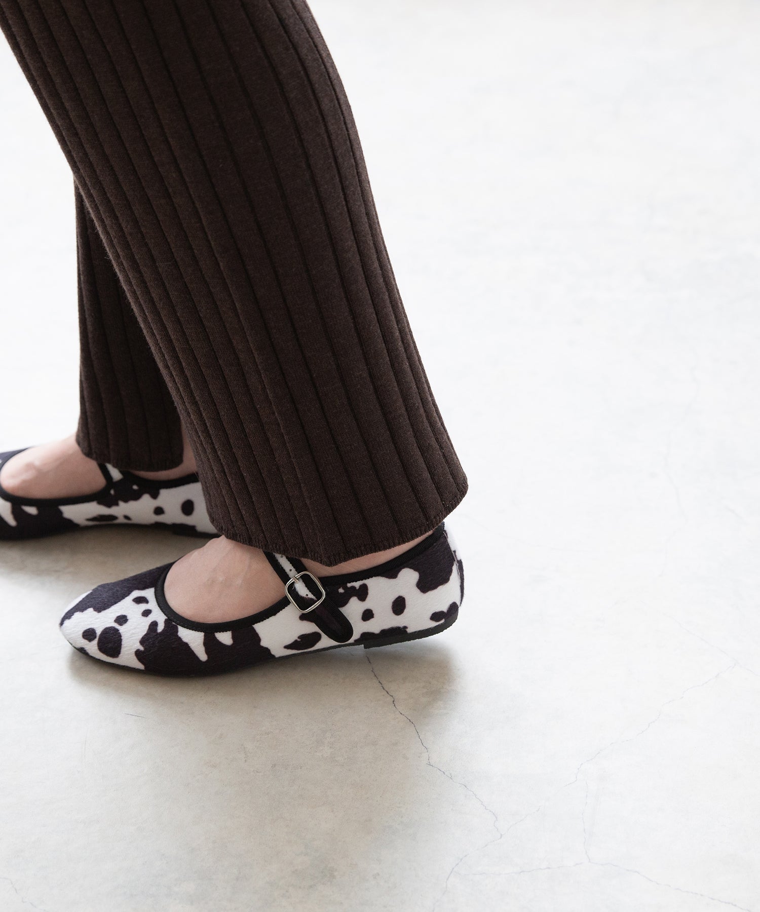 メヌエ Menue ふわカル ストラップ カンフーバレエシューズ (4212カウハラコCL) 4212カウハラコCL