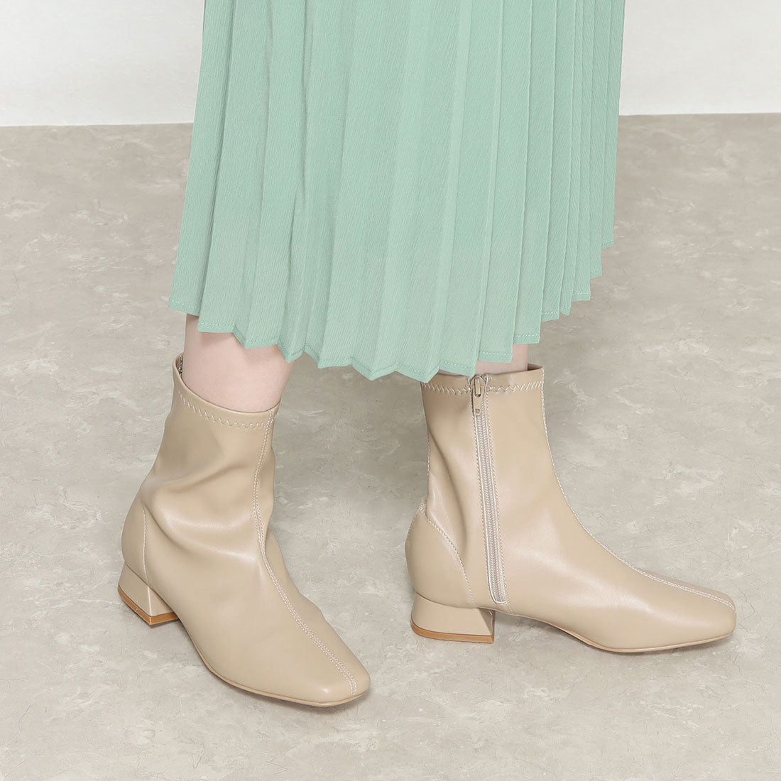 メヌエ Menue スクエアトゥ 滑りにくい オールウェザーブーツ (1001アイボリーPU) 1001アイボリーPU