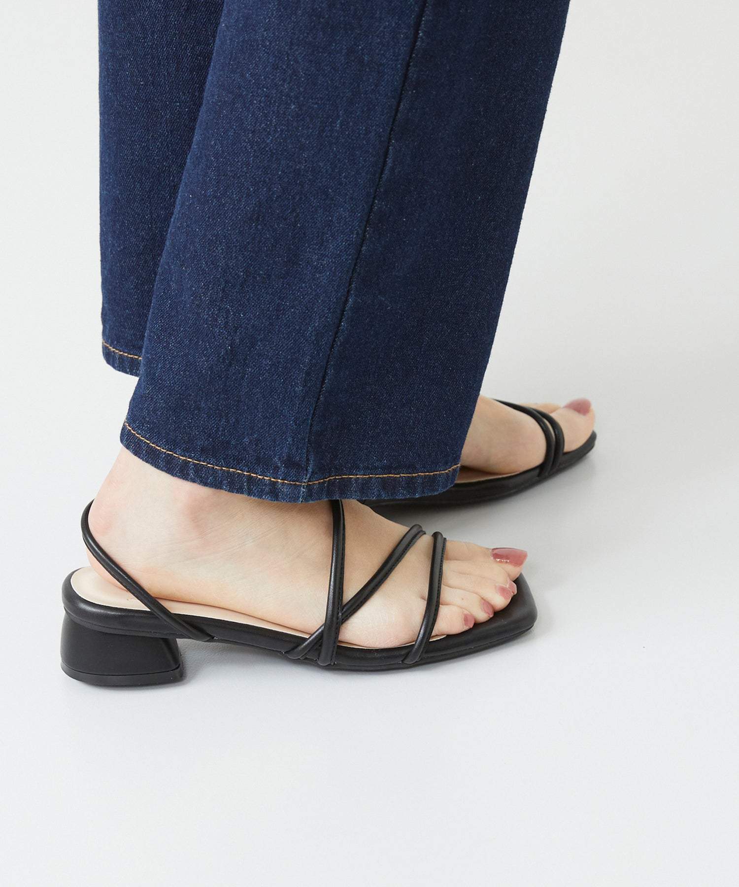 メヌエ Menue スクエアトゥ サイドストラップ ローヒール サンダル