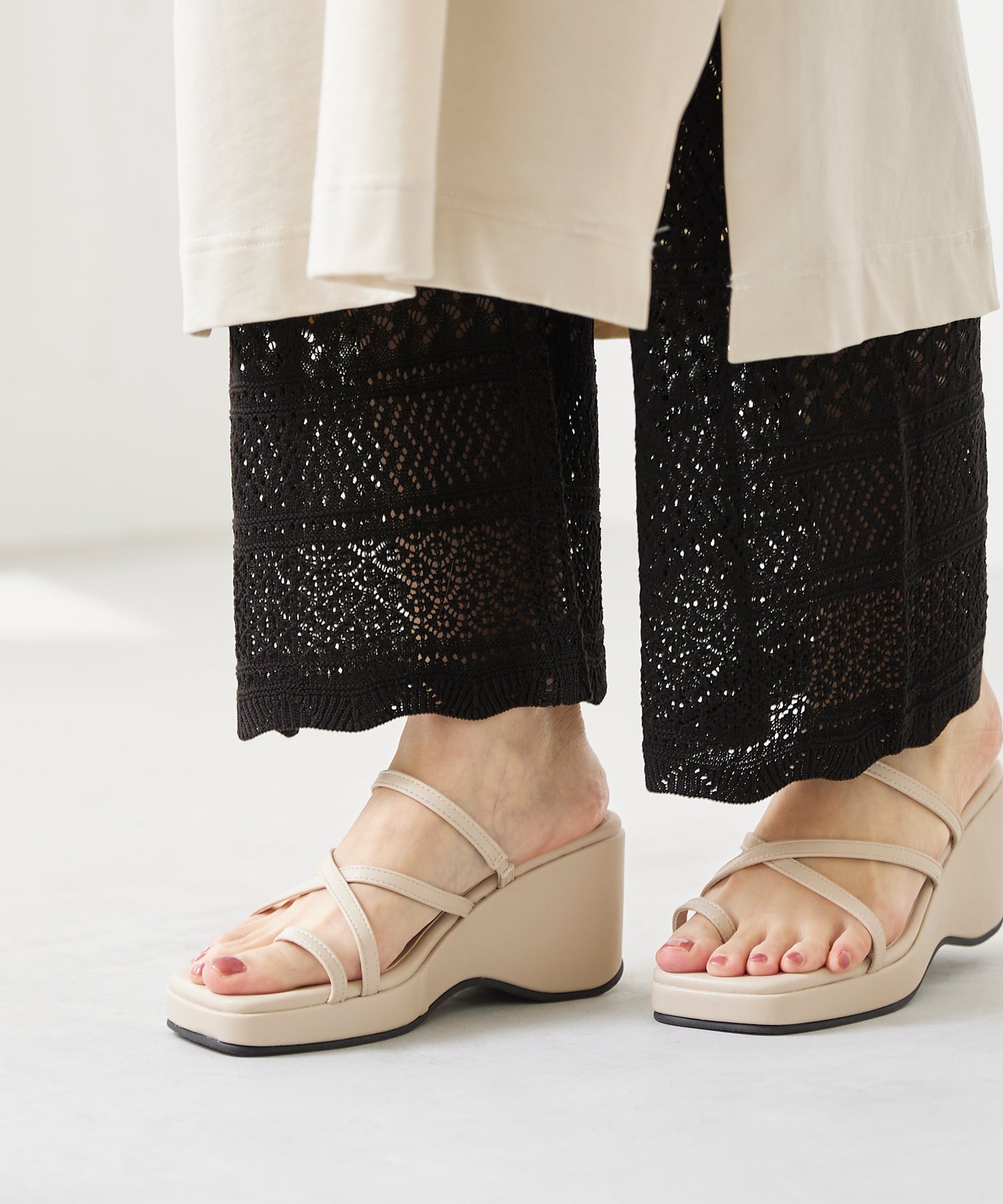 メヌエ Menue 厚底ナローストラップサンダル (1002ナチュラルPU) 1002ナチュラルPU