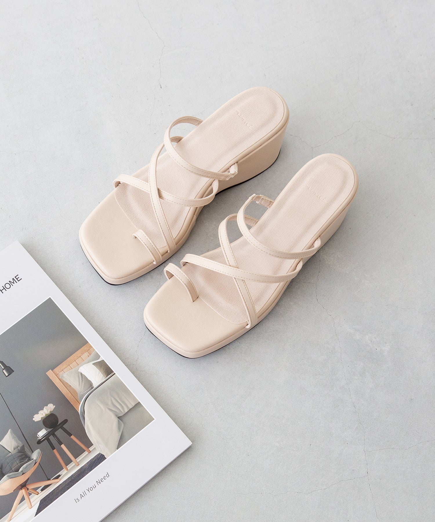 メヌエ Menue 厚底ナローストラップサンダル (1002ナチュラルPU) 1002ナチュラルPU