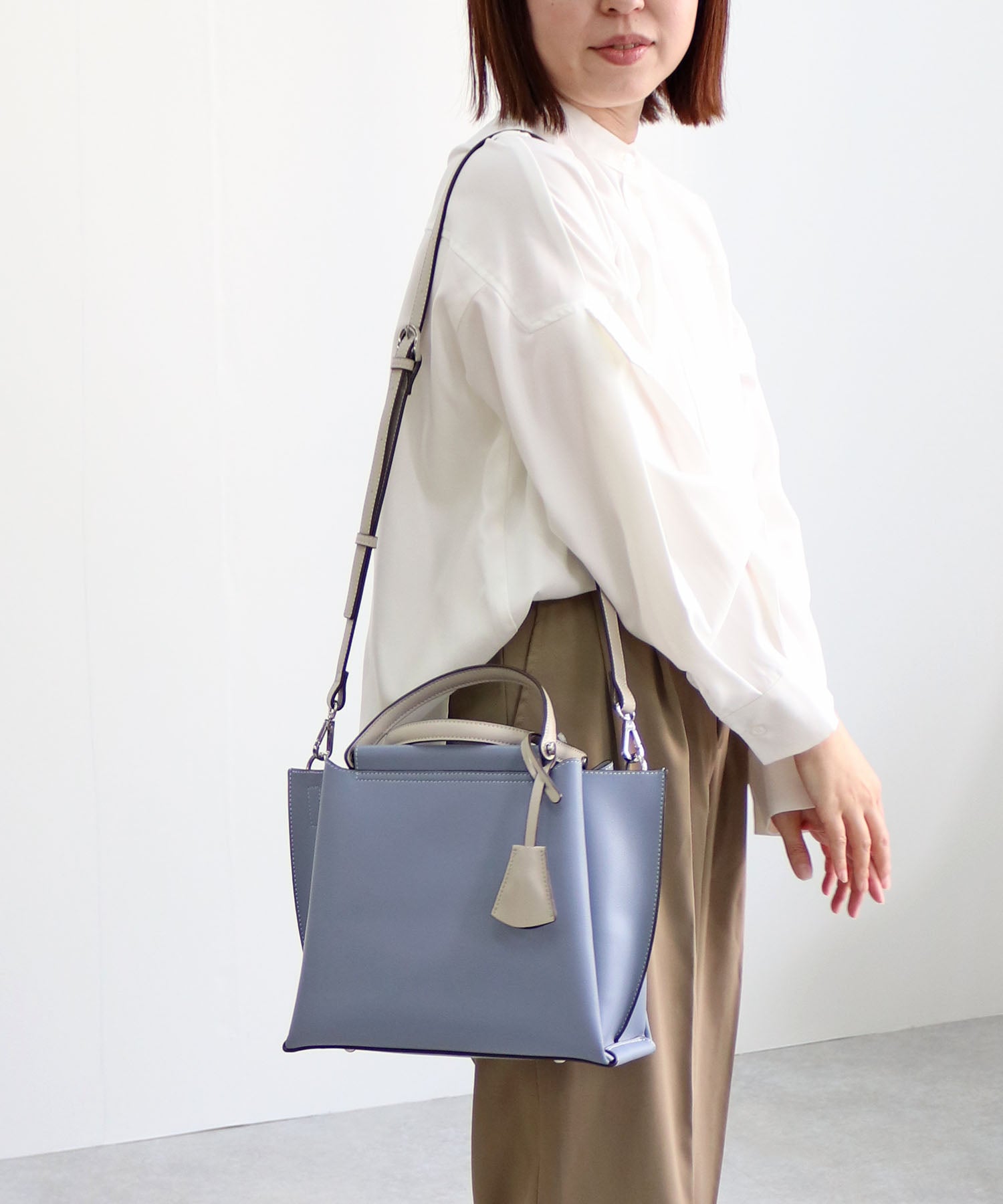 ミアン MIAN 【シーズンレス/ミディアムサイズ/ロングセラー】 LILY / 2wayハンドバッグ (ブルー) ブルー