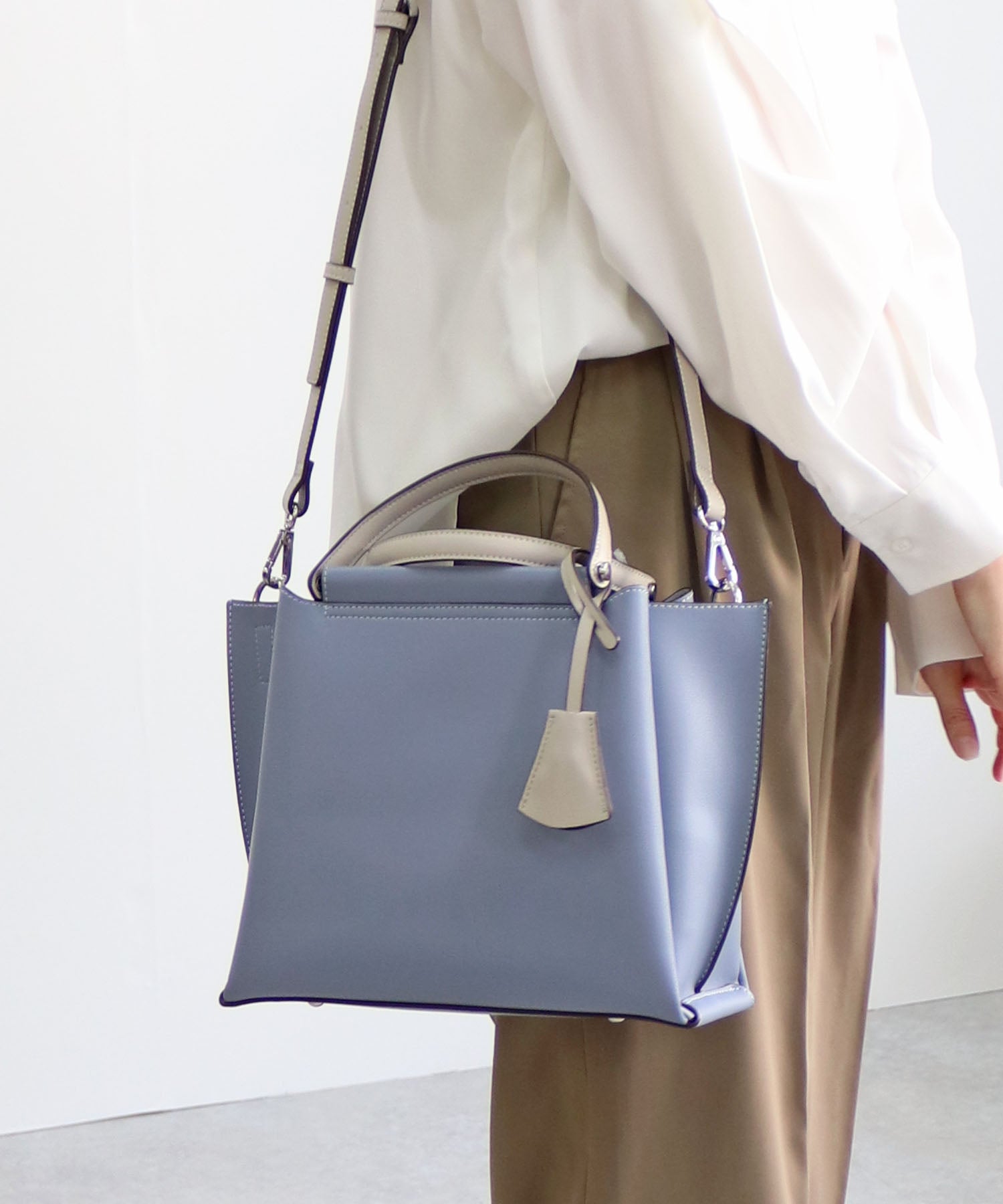 ミアン MIAN 【シーズンレス/ミディアムサイズ/ロングセラー】 LILY / 2wayハンドバッグ (ブルー) ブルー