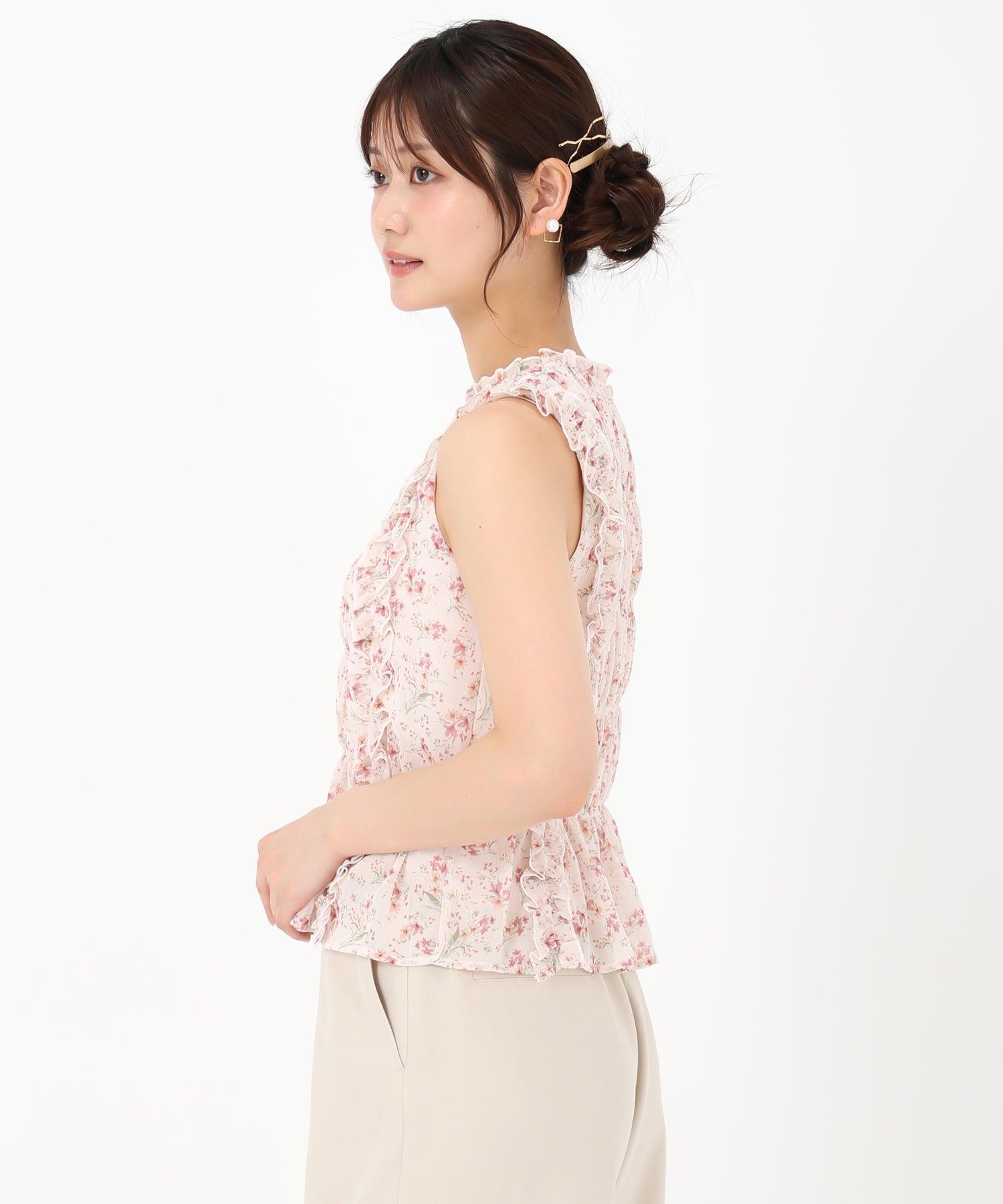 ミッシュマッシュ MISCH MASCH 2025春夏新作 小花柄シャーリングノースリブラウス (WHITE) WHITE