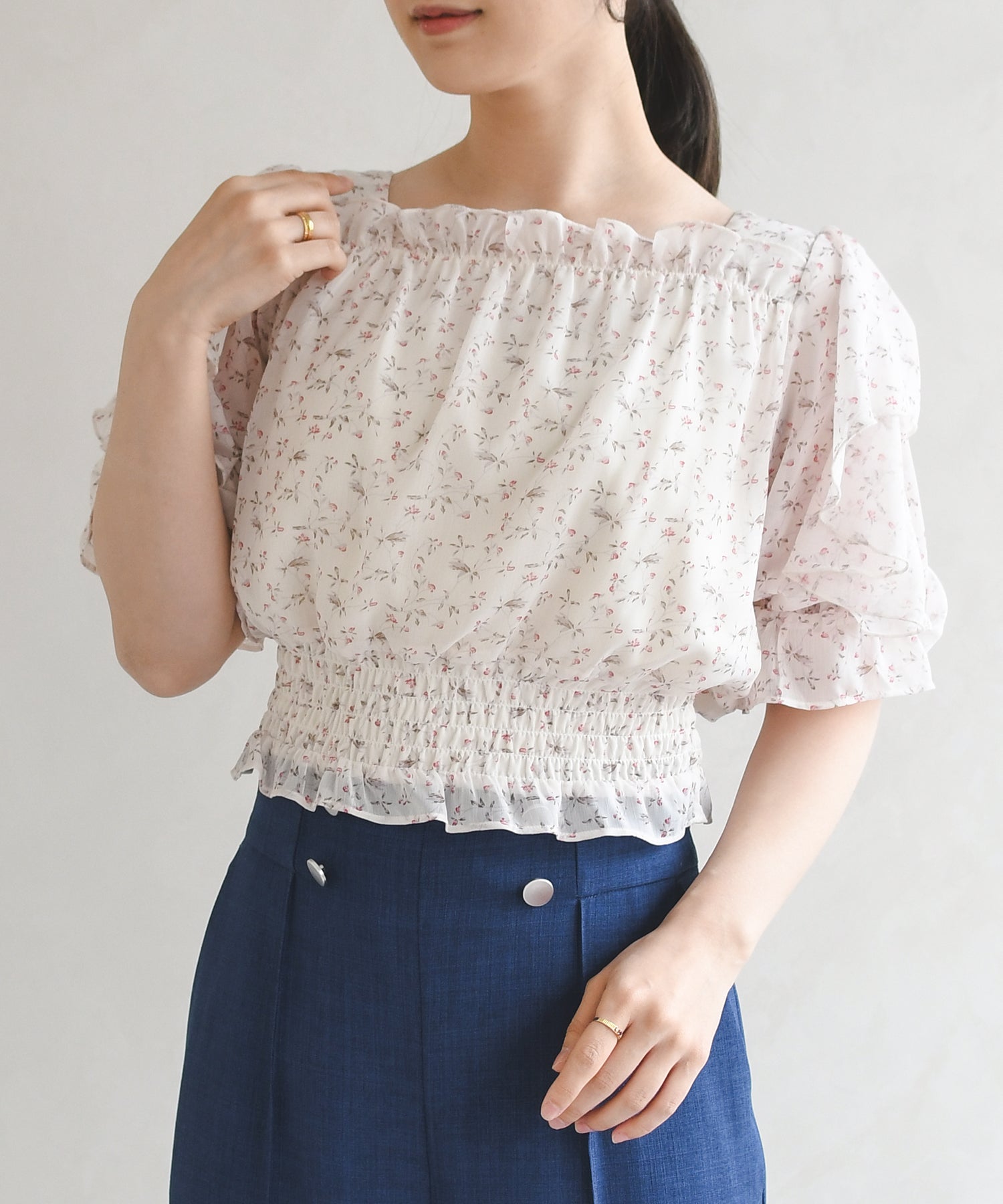 ミッシュマッシュ MISCH MASCH 2026春夏新作 フラワーシャーリングブラウス MM628116 (WHITE) WHITE