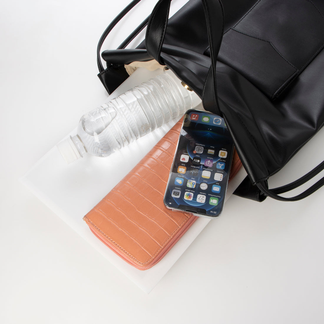 ミニア minia フェイクレザーナップ