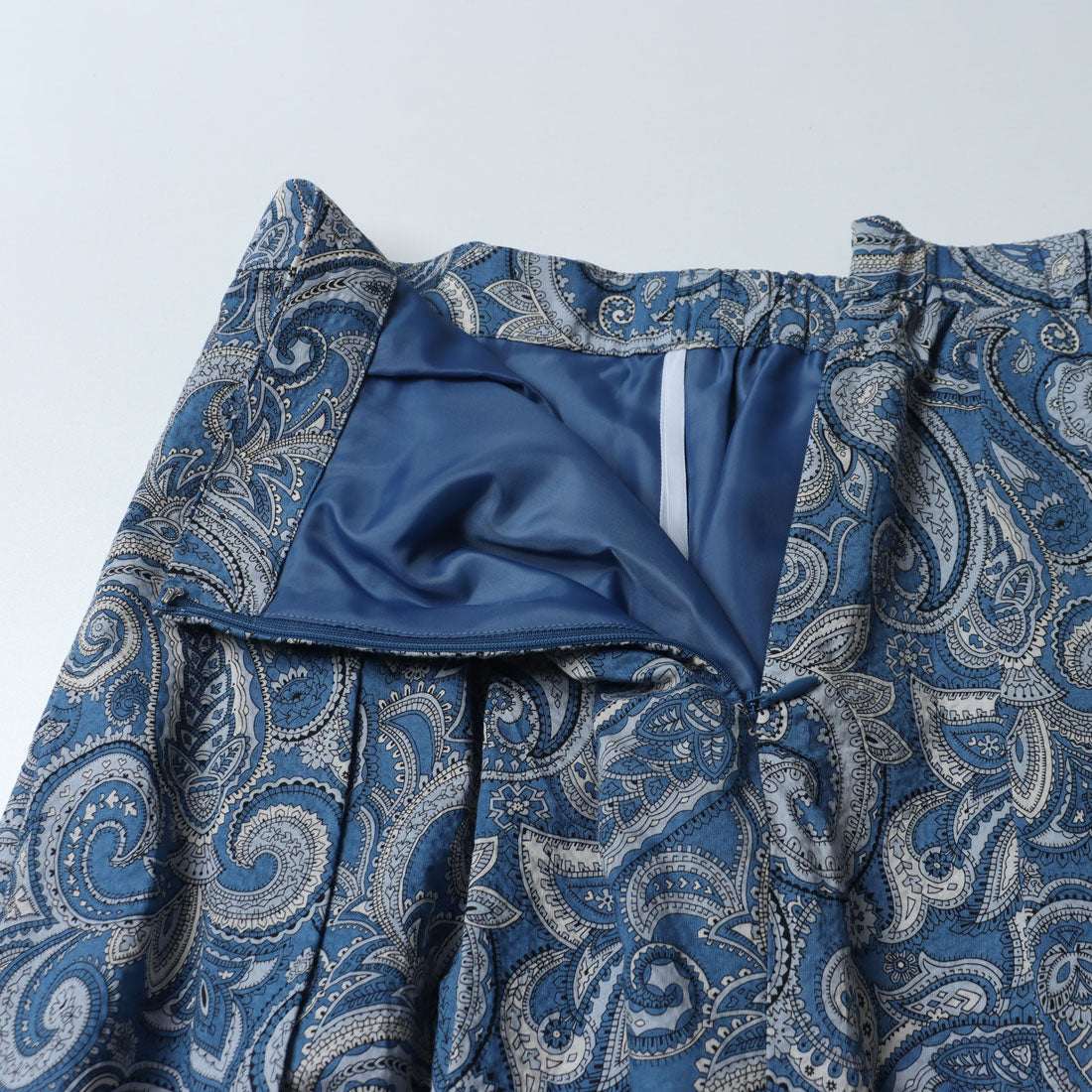 ミ・デゥー mi・deu・・・ ペイズリー柄タックスカート (ブルー) ブルー