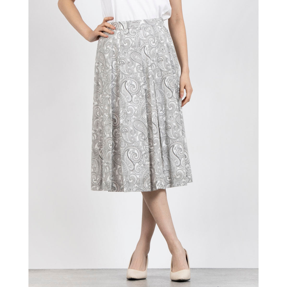 ミ・デゥー mi・deu・・・ ペイズリー柄タックスカート (ホワイト) ホワイト