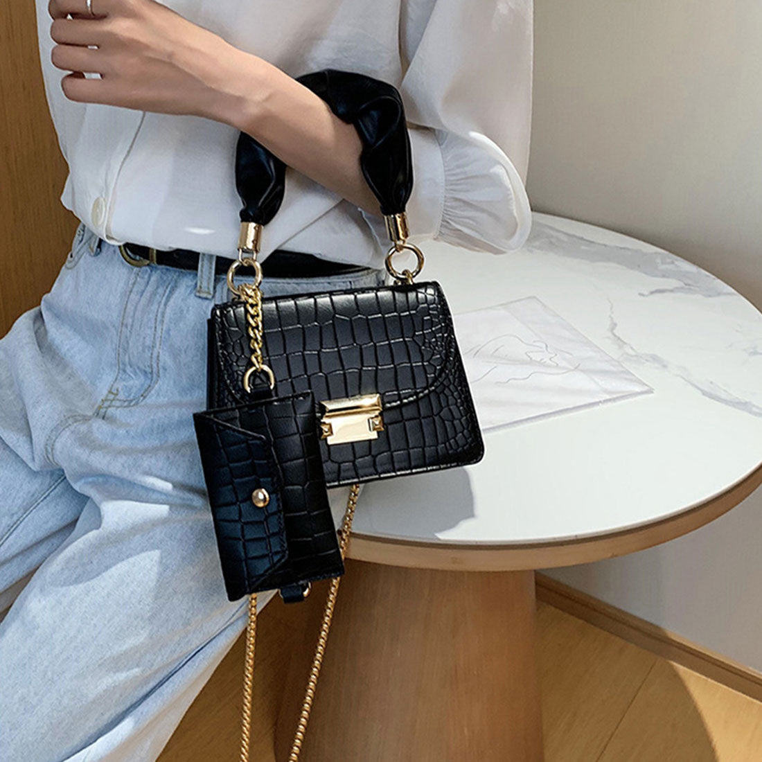 クロコ型押しショルダーバッグ ポーチ付き