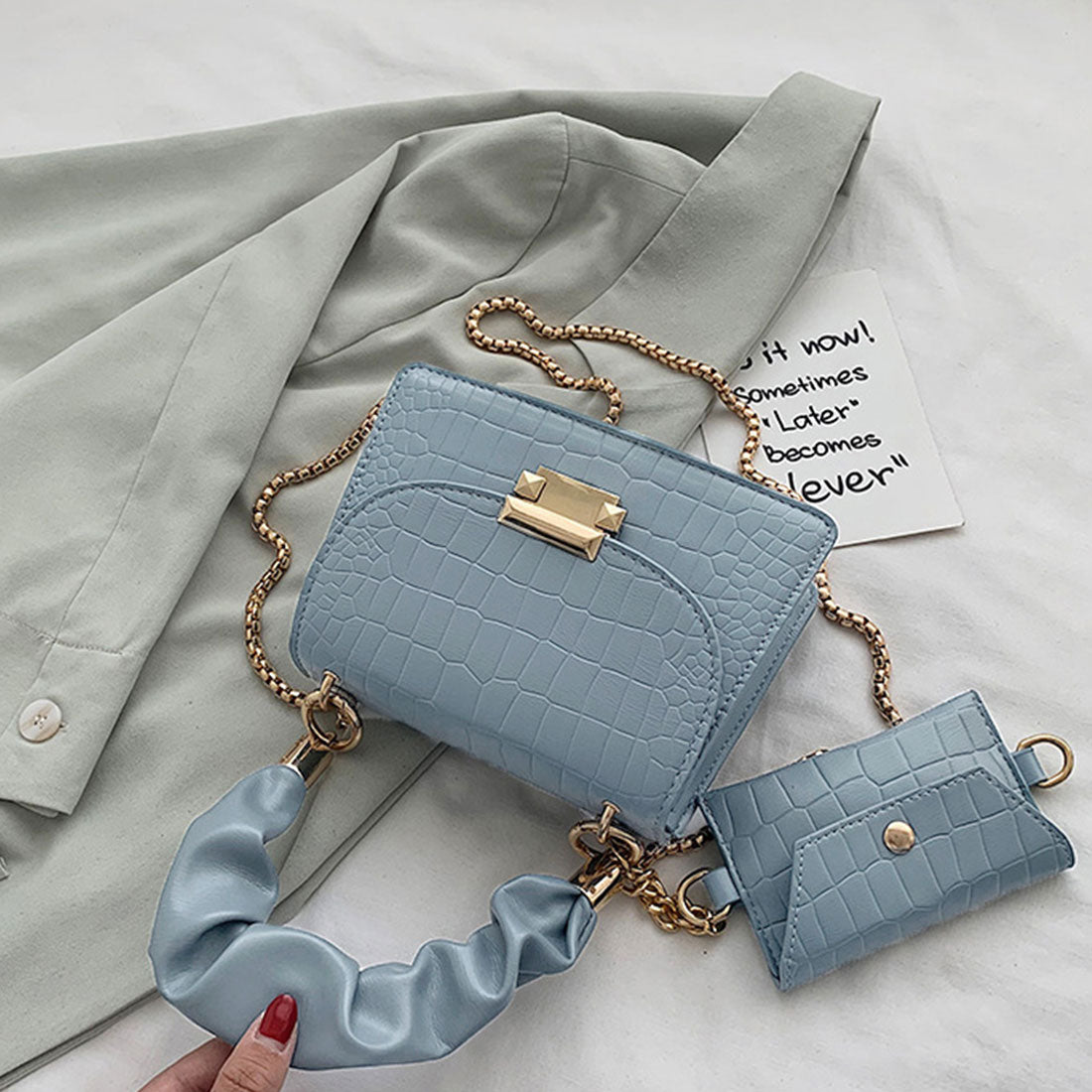 クロコ型押しショルダーバッグ ポーチ付き