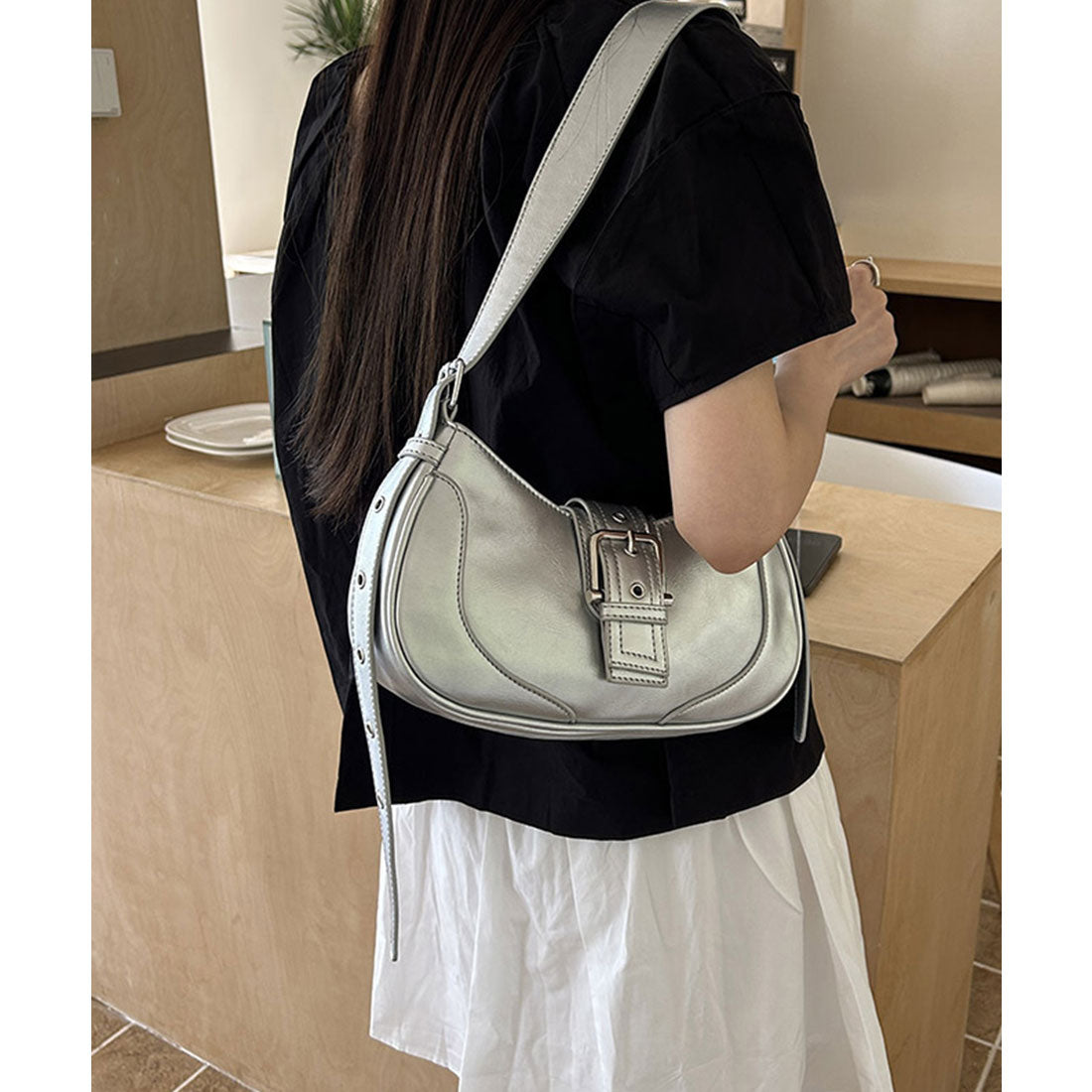 ホーボーバッグ 韓国 ハーフムーンバッグ シルバー